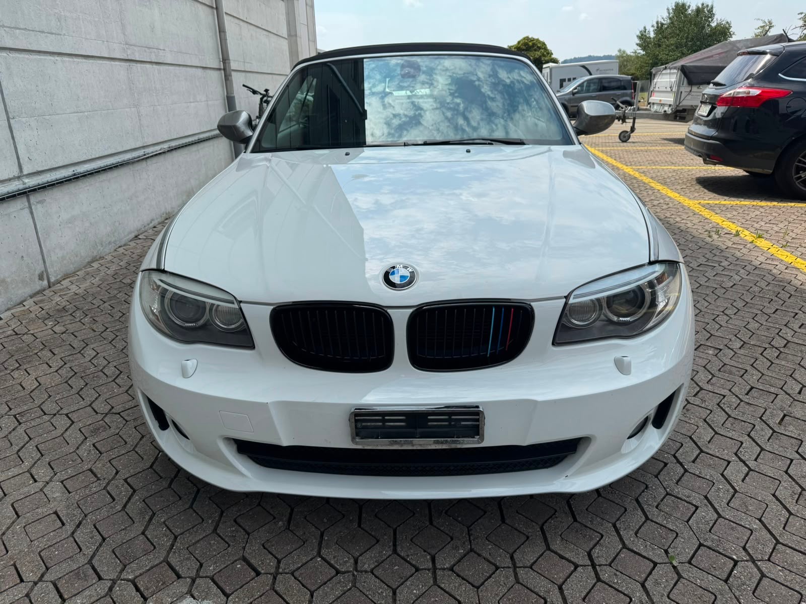 BMW 118i Cabrio M-Packet-showroom-element-1
