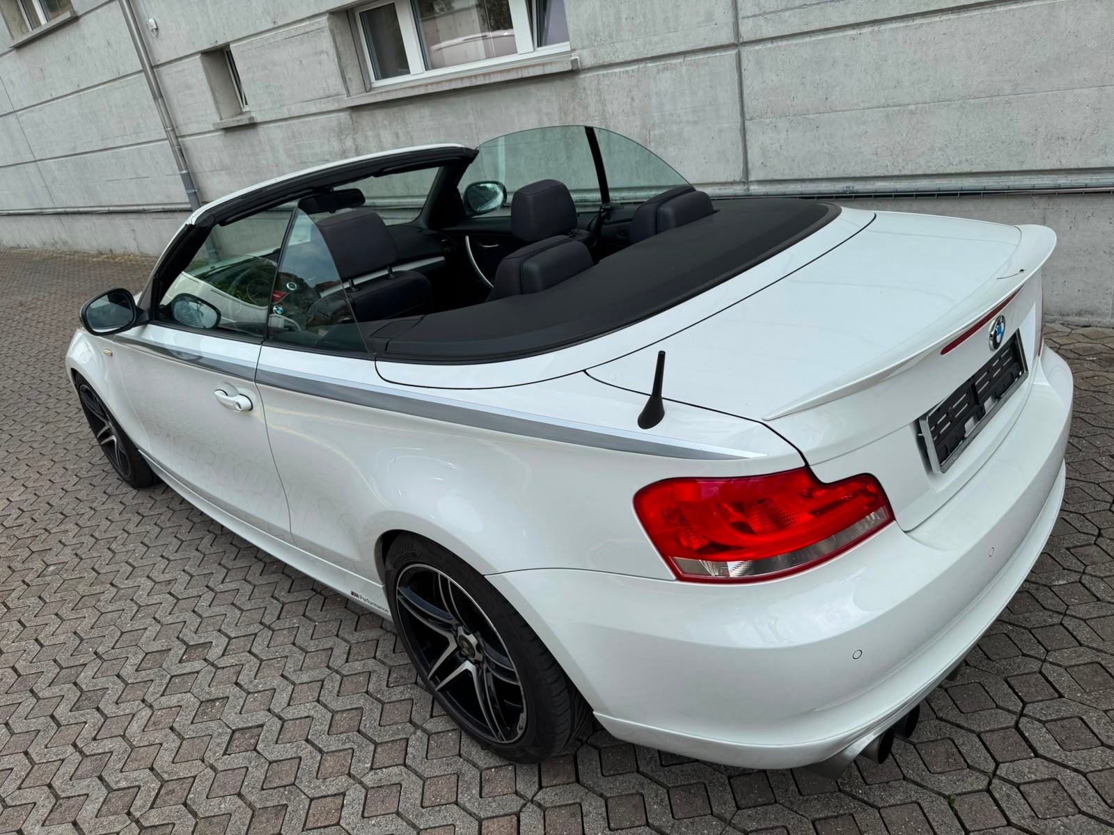 BMW 118i Cabrio M-Packet-image-6