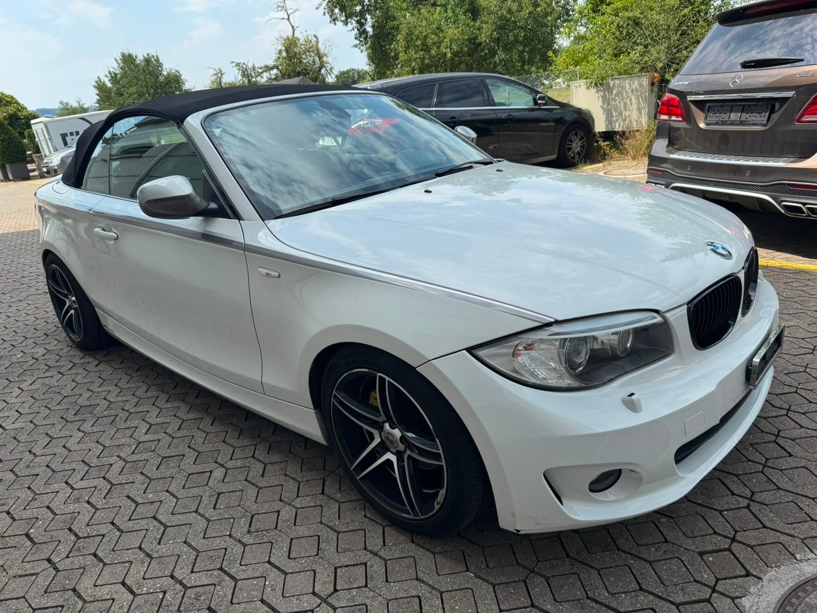 BMW 118i Cabrio M-Packet-showroom-element-2