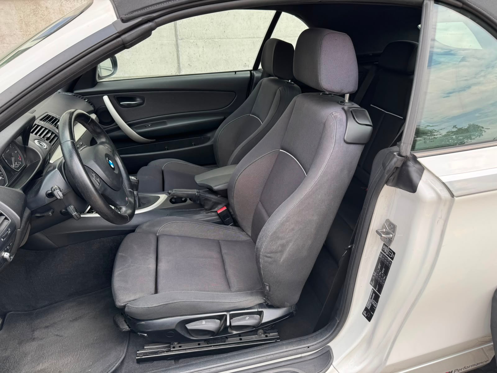 BMW 118i Cabrio M-Packet-image-12