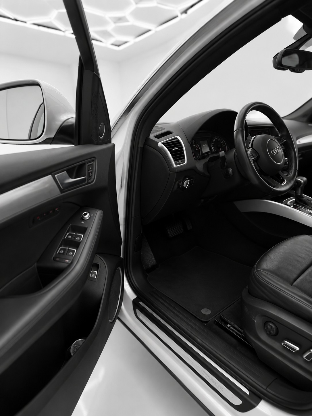 AUDI Q5 2.0 TFSI hybrid quattro tiptronic-image-6