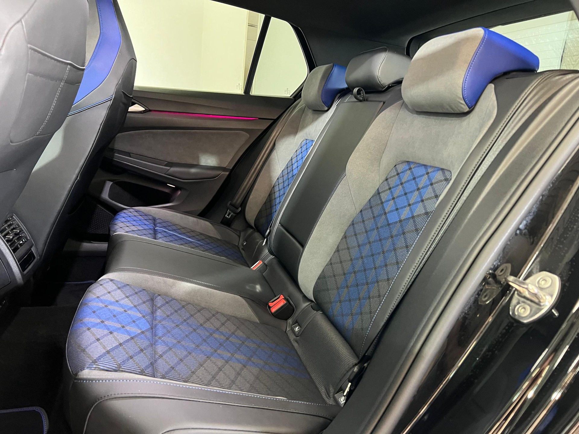 VW Golf 2.0 TSI R Black Edition DSG 4 Motion-image-7