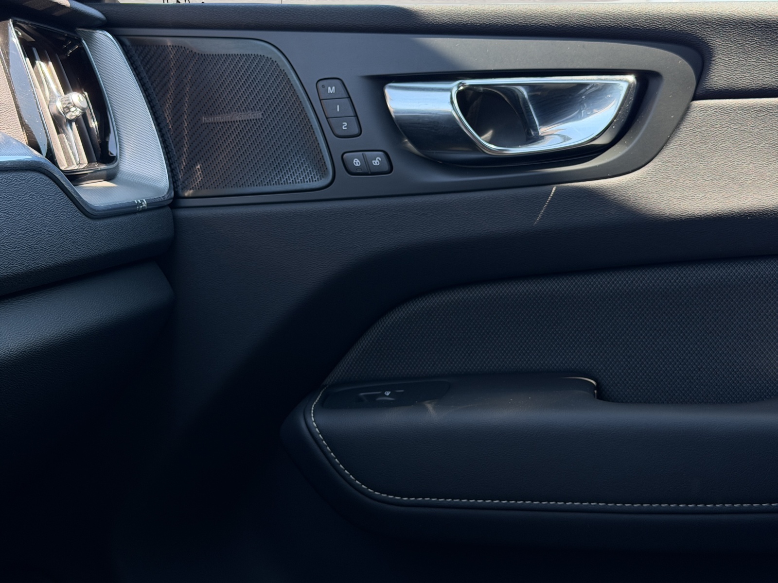 VOLVO XC60 2.0 T8 TE R-Design eAWD-image-16
