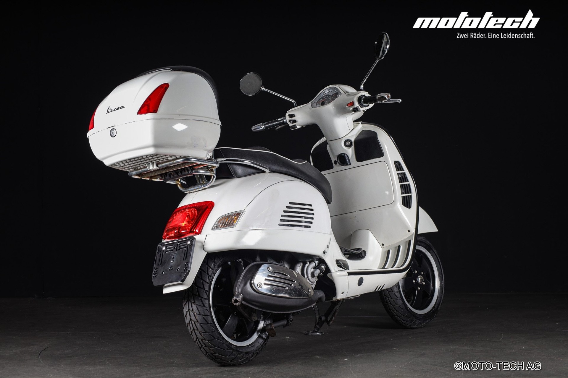PIAGGIO Vespa GTS Super 300 i.e-image-2