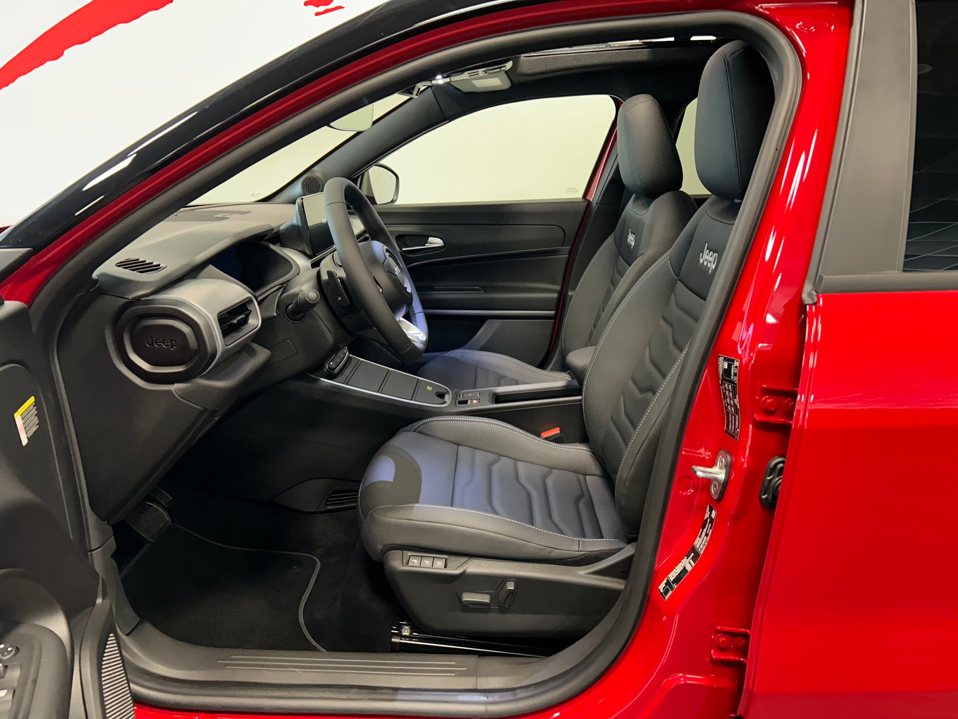 JEEP Avenger 1.2 MHEV Overland Leather Sky 4xe-image-11