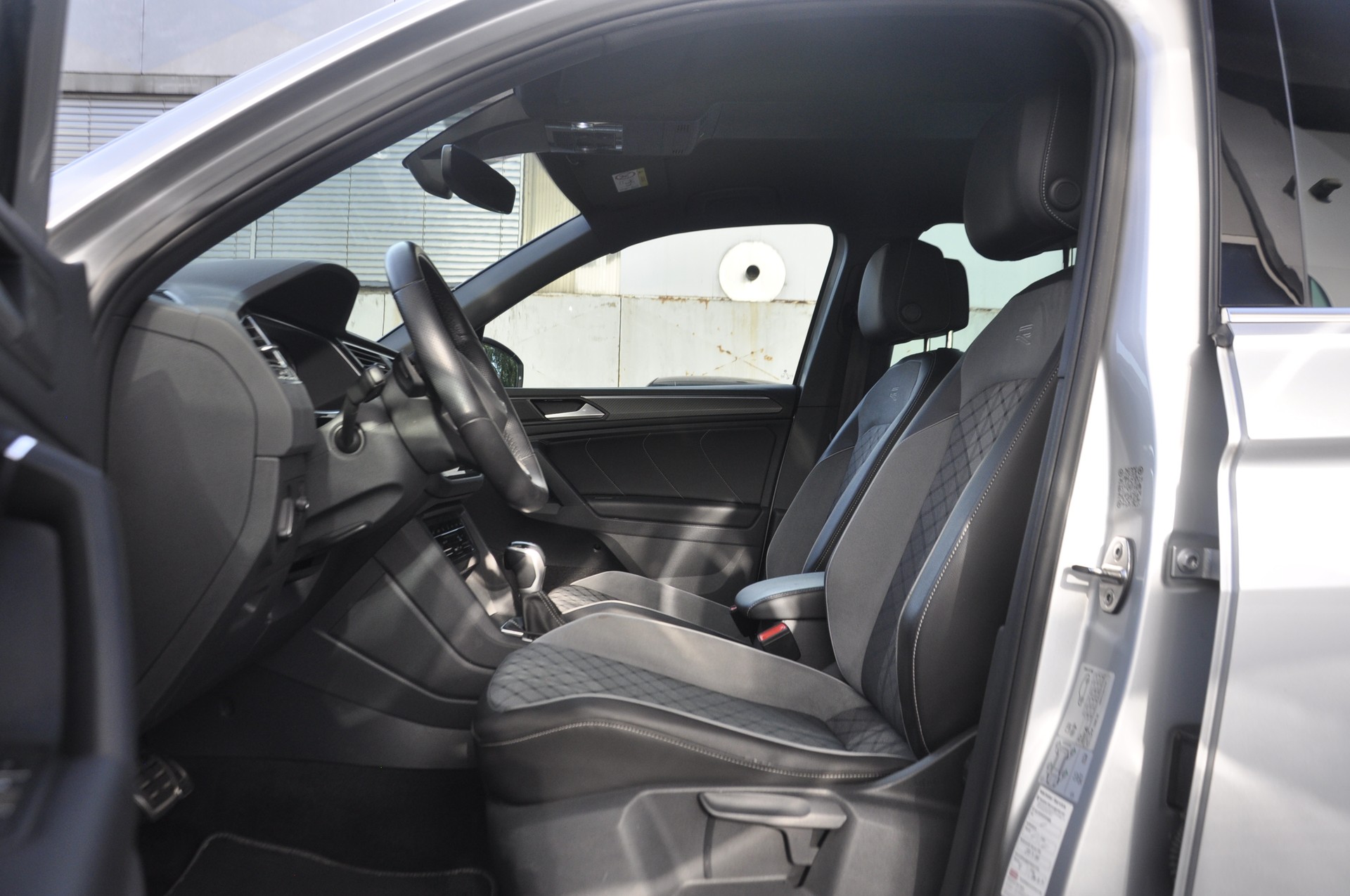 VW Tiguan 2.0 TDI SCR R-Line 4Motion DSG I Anhängerkupplung-image-4