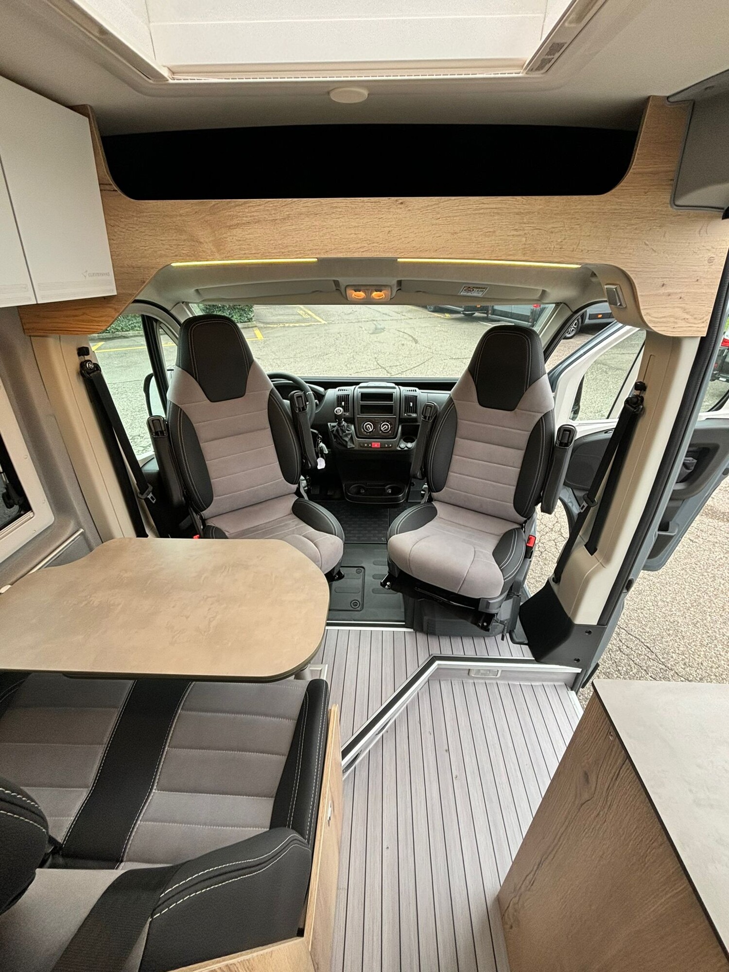 CLEVER VANS Runner 636 Citroen 165 PS-image-10