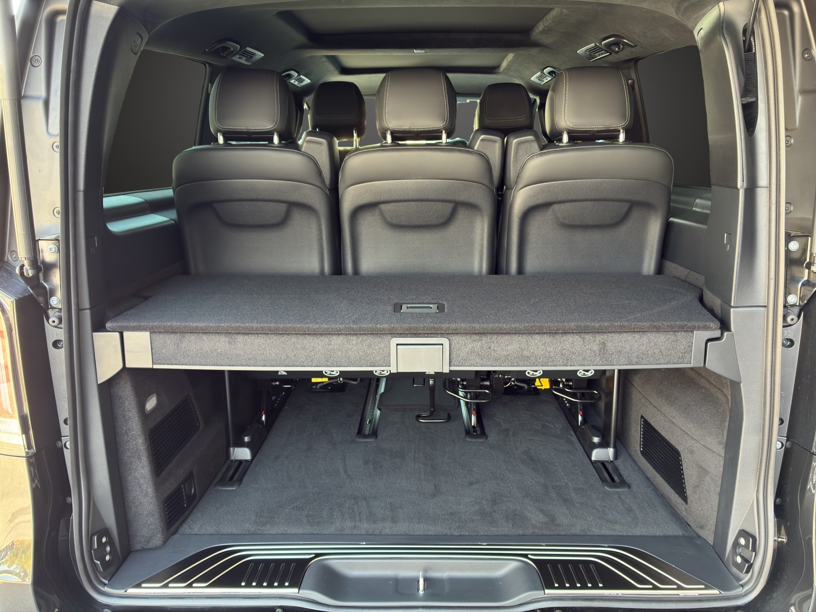 MERCEDES-BENZ V 300 d lang 4Matic Swiss Edition 9G-Tronic-image-6