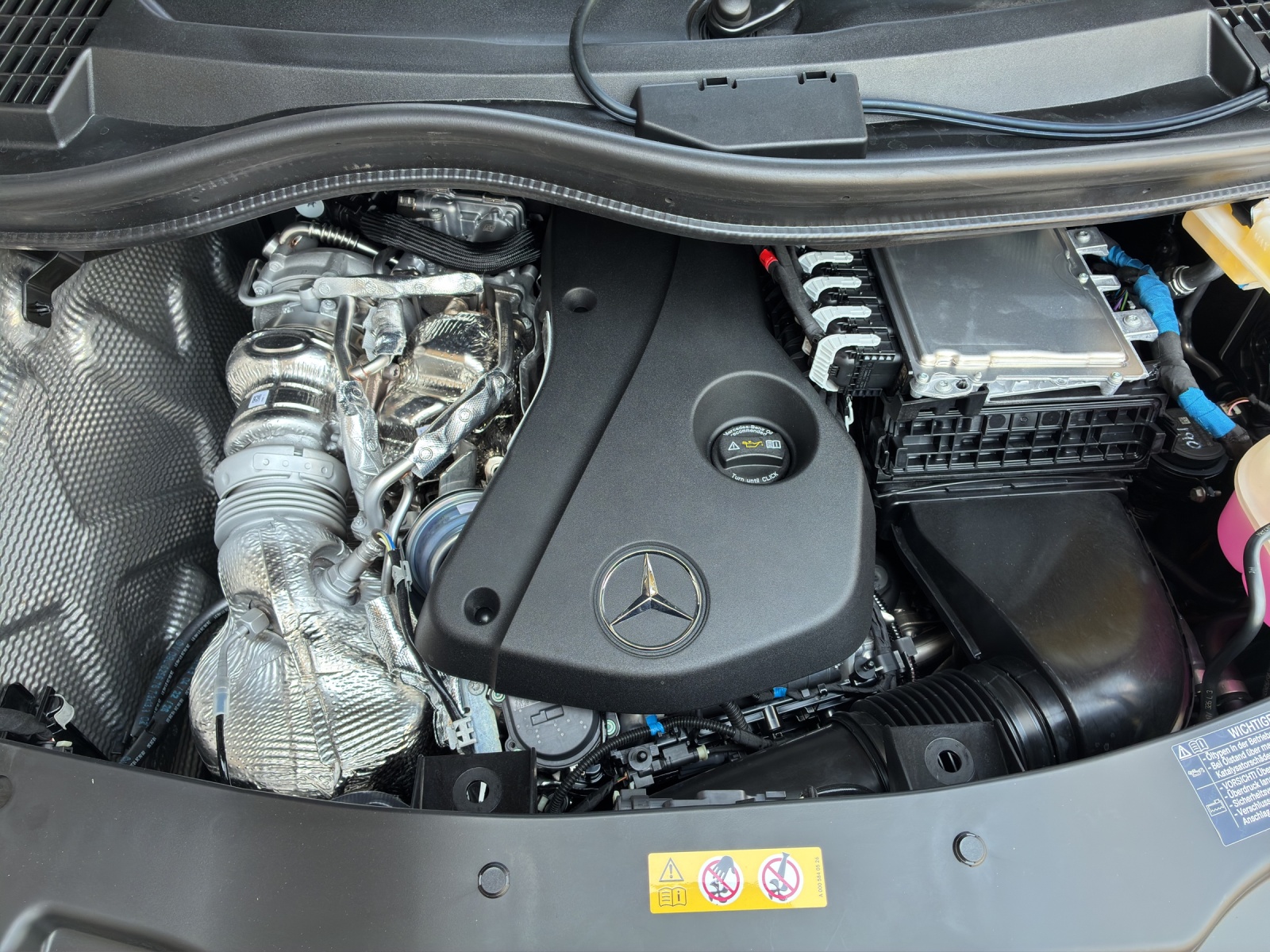MERCEDES-BENZ V 300 d lang 4Matic Swiss Edition 9G-Tronic-image-11