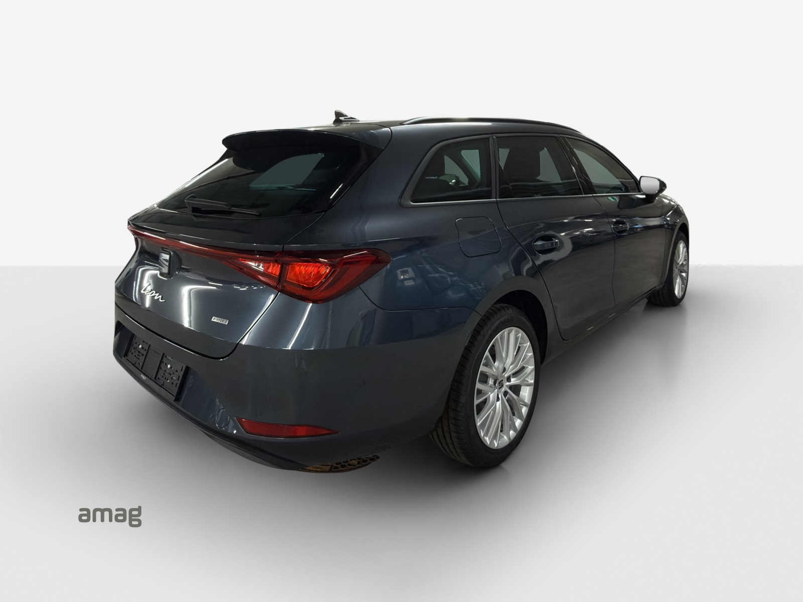 SEAT Leon ST 1.5 eHybrid pHEV DSG Business Edition-image-4