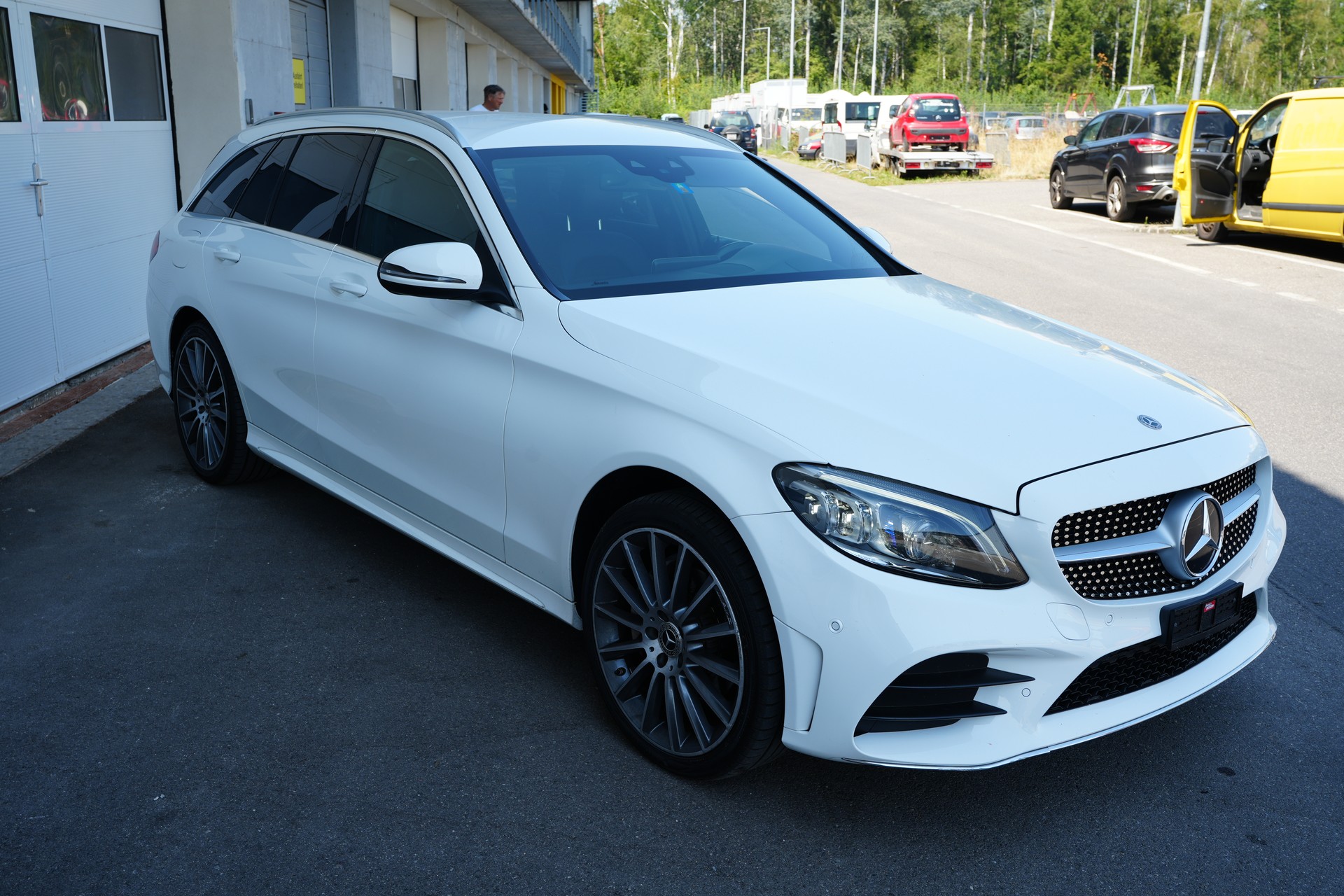 MERCEDES-BENZ C 200 AMG Line 4Matic 9G-Tronic-showroom-element-3