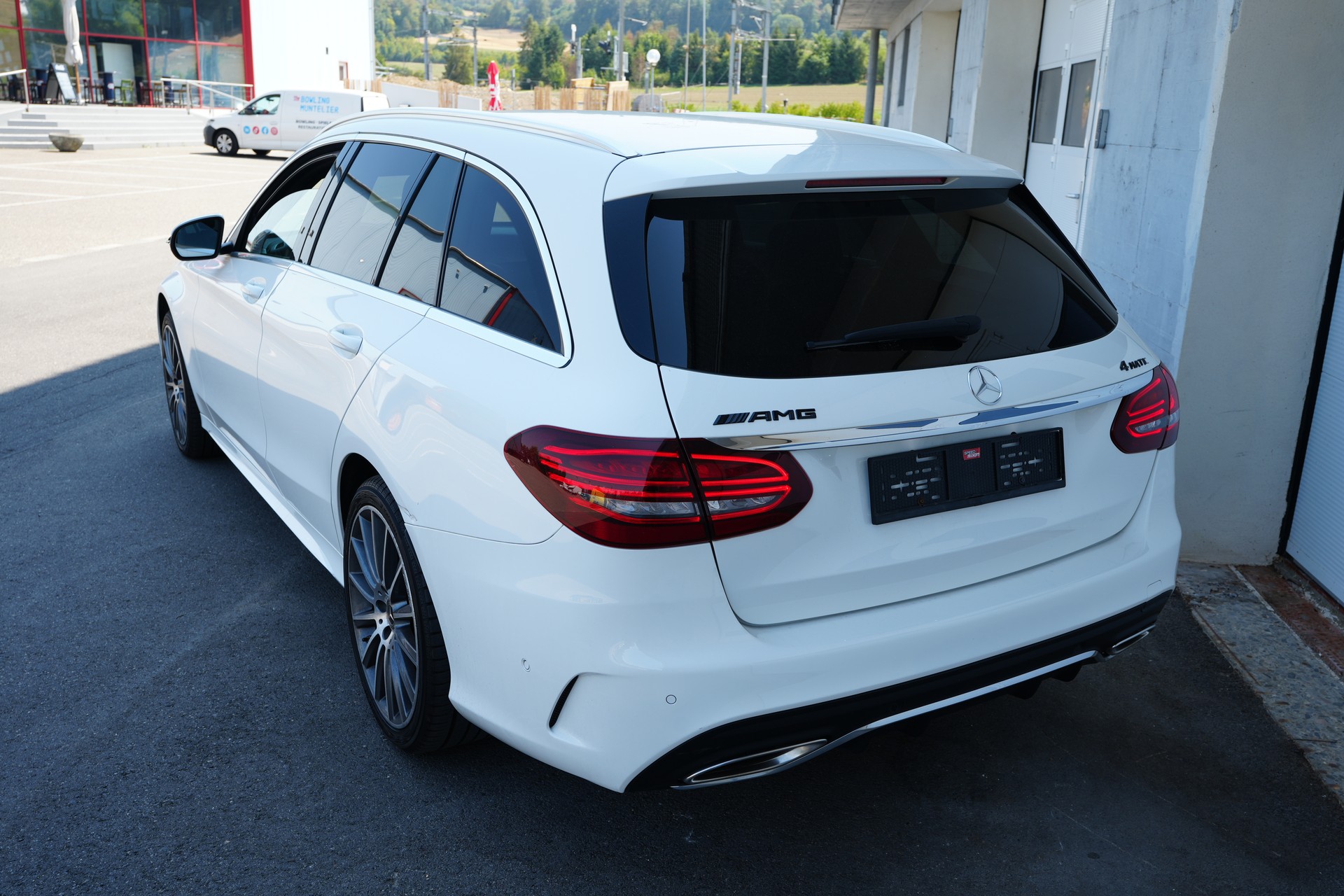 MERCEDES-BENZ C 200 AMG Line 4Matic 9G-Tronic-showroom-element-1