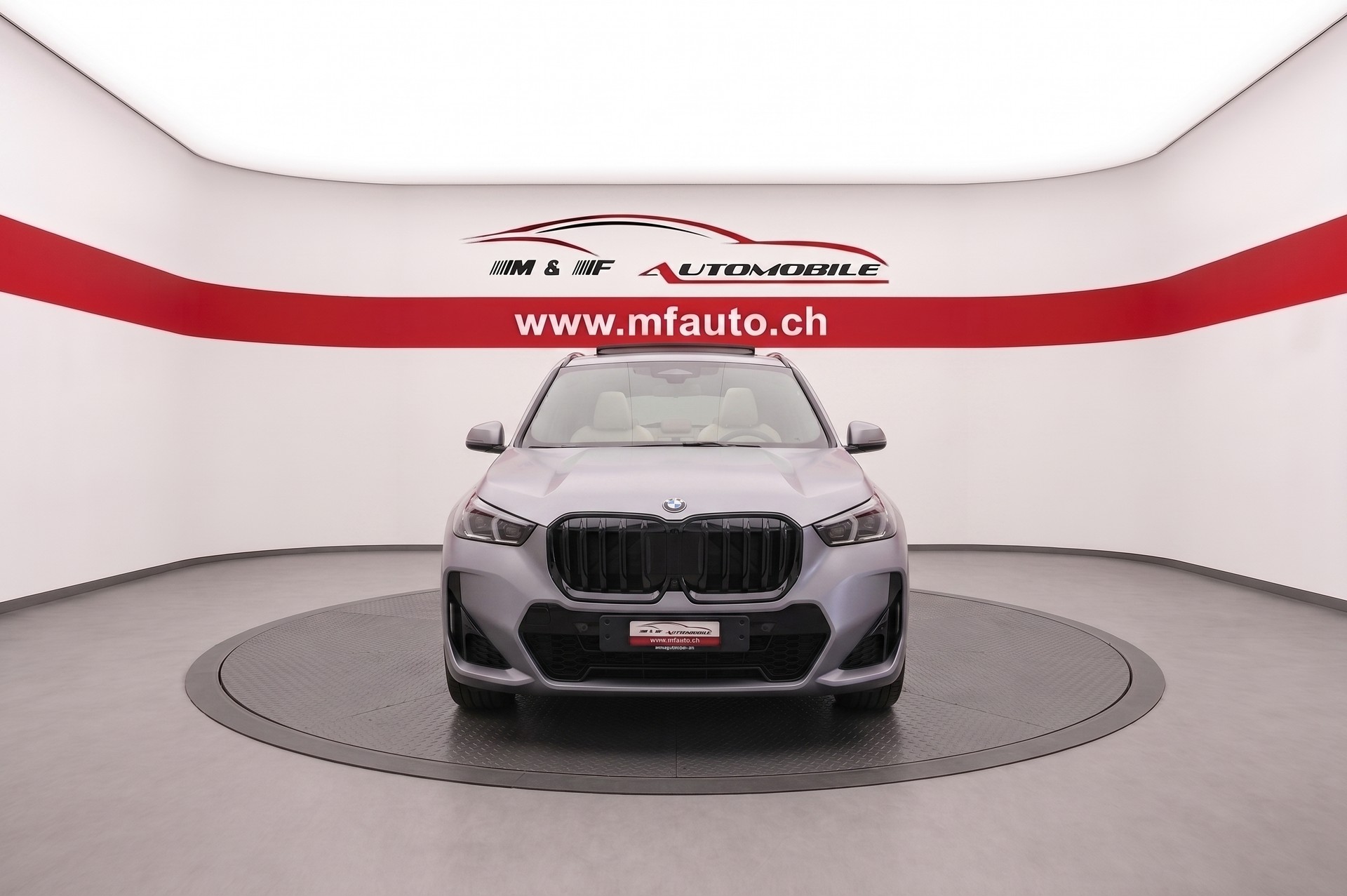 BMW X1 23i xDrive *M-SPORT*CH-FAHRZEUG* FROZEN PURE GREY METALLIC 4Jahre Garantie-showroom-element-1