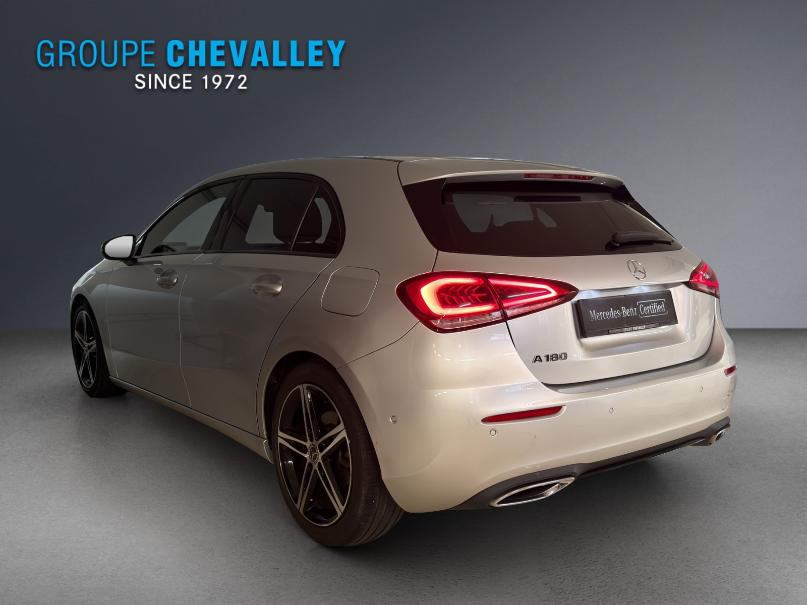 MERCEDES-BENZ A 180 Edition-showroom-element-3