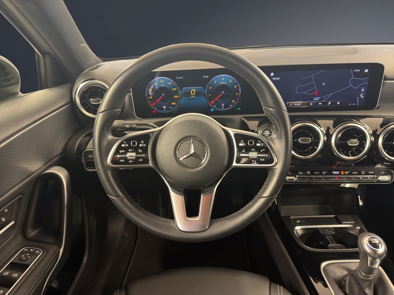 MERCEDES-BENZ A 180 Edition-image-11