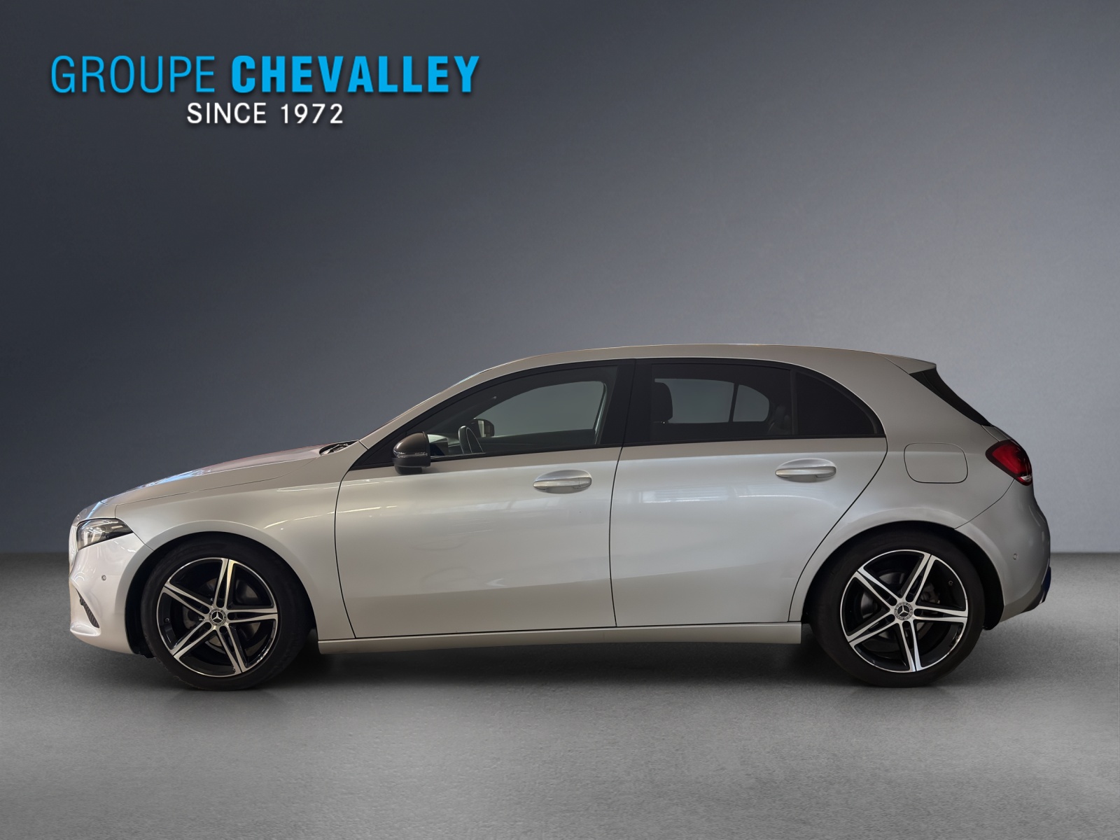 MERCEDES-BENZ A 180 Edition-showroom-element-2