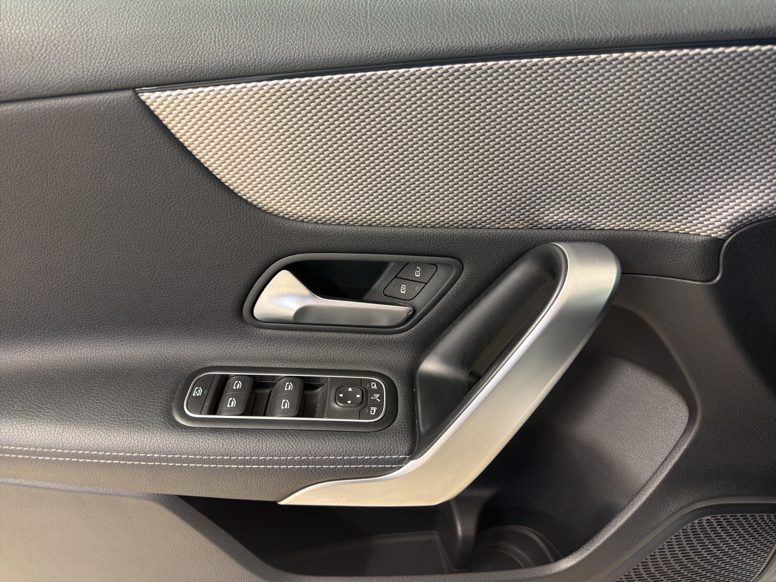 MERCEDES-BENZ A 180 Edition-image-8