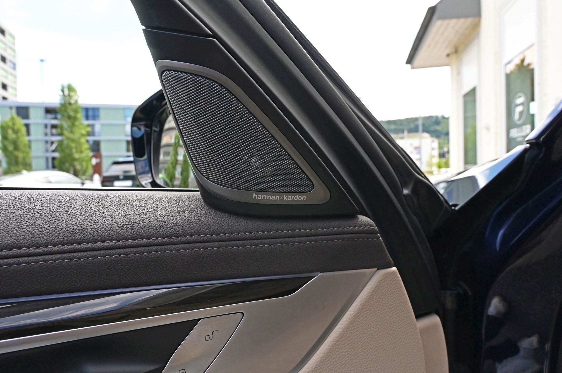 BMW 750i xDrive Steptronic-image-15
