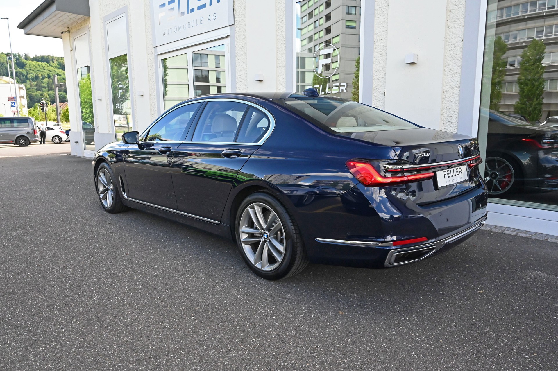BMW 750i xDrive Steptronic-image-7