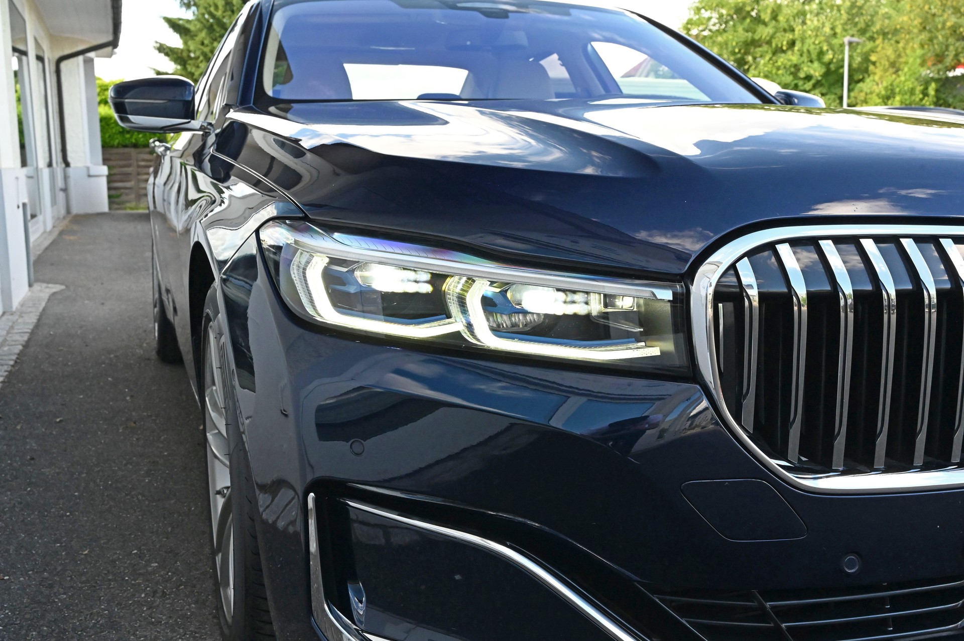 BMW 750i xDrive Steptronic-image-4