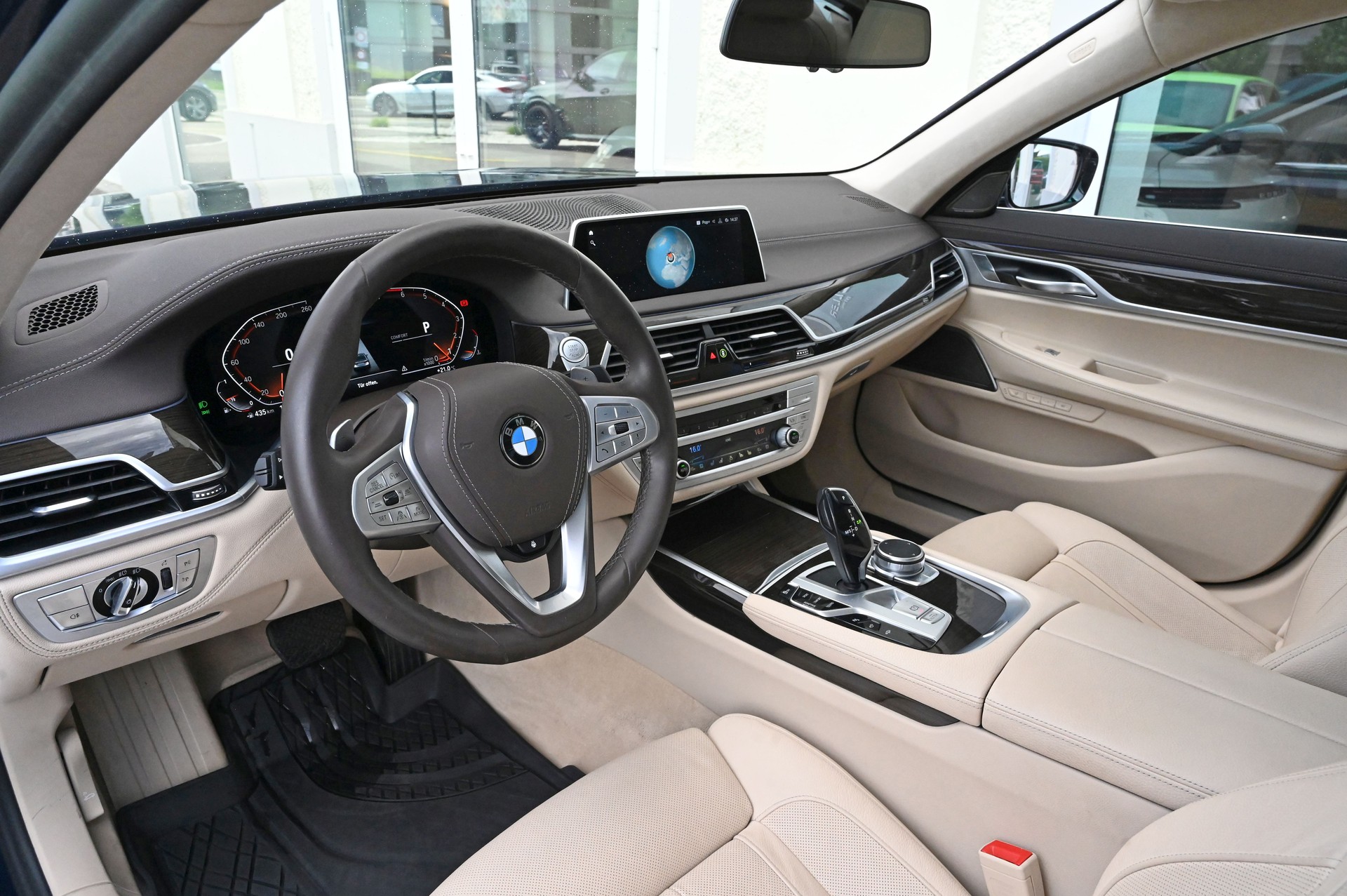 BMW 750i xDrive Steptronic-image-12