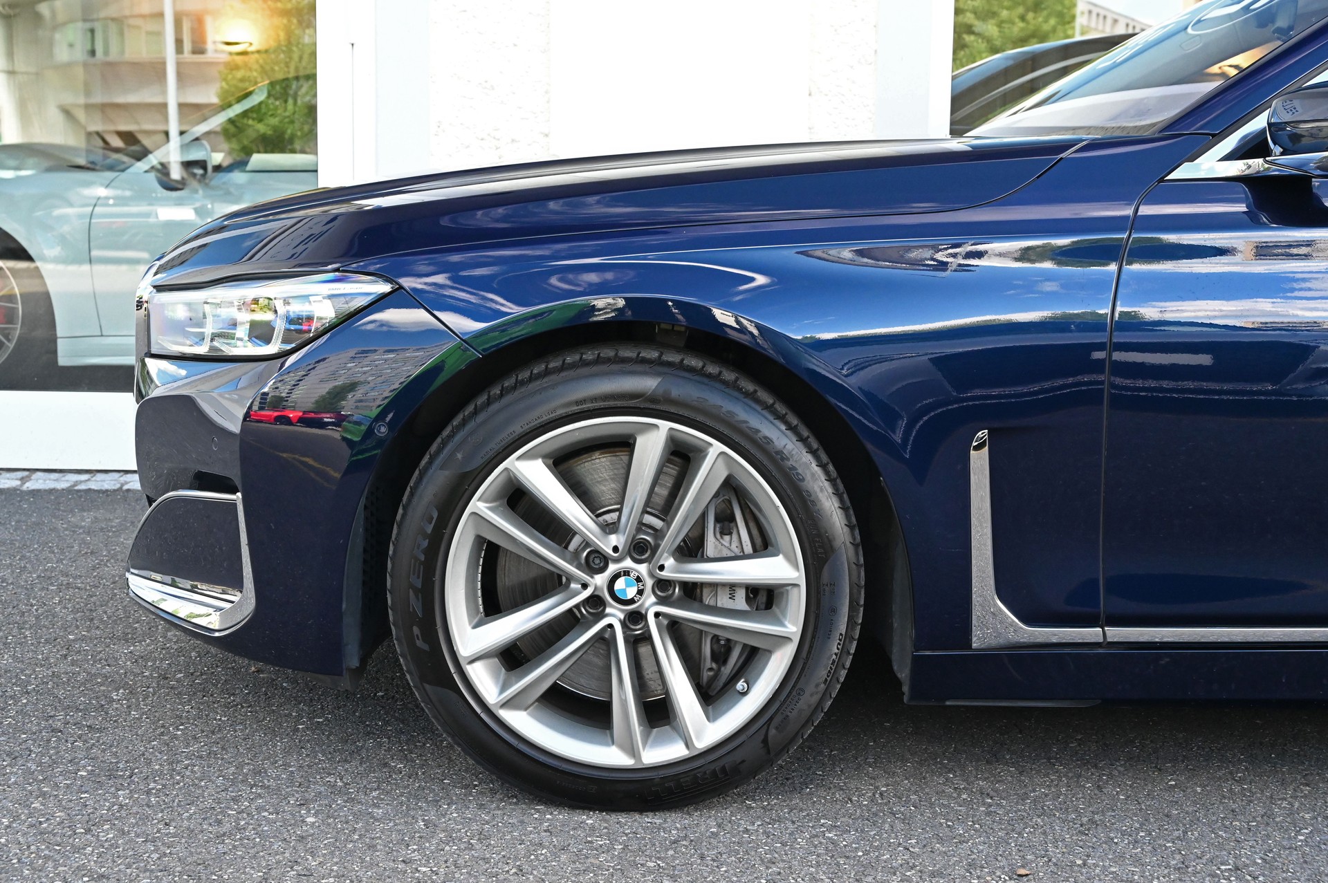 BMW 750i xDrive Steptronic-image-5