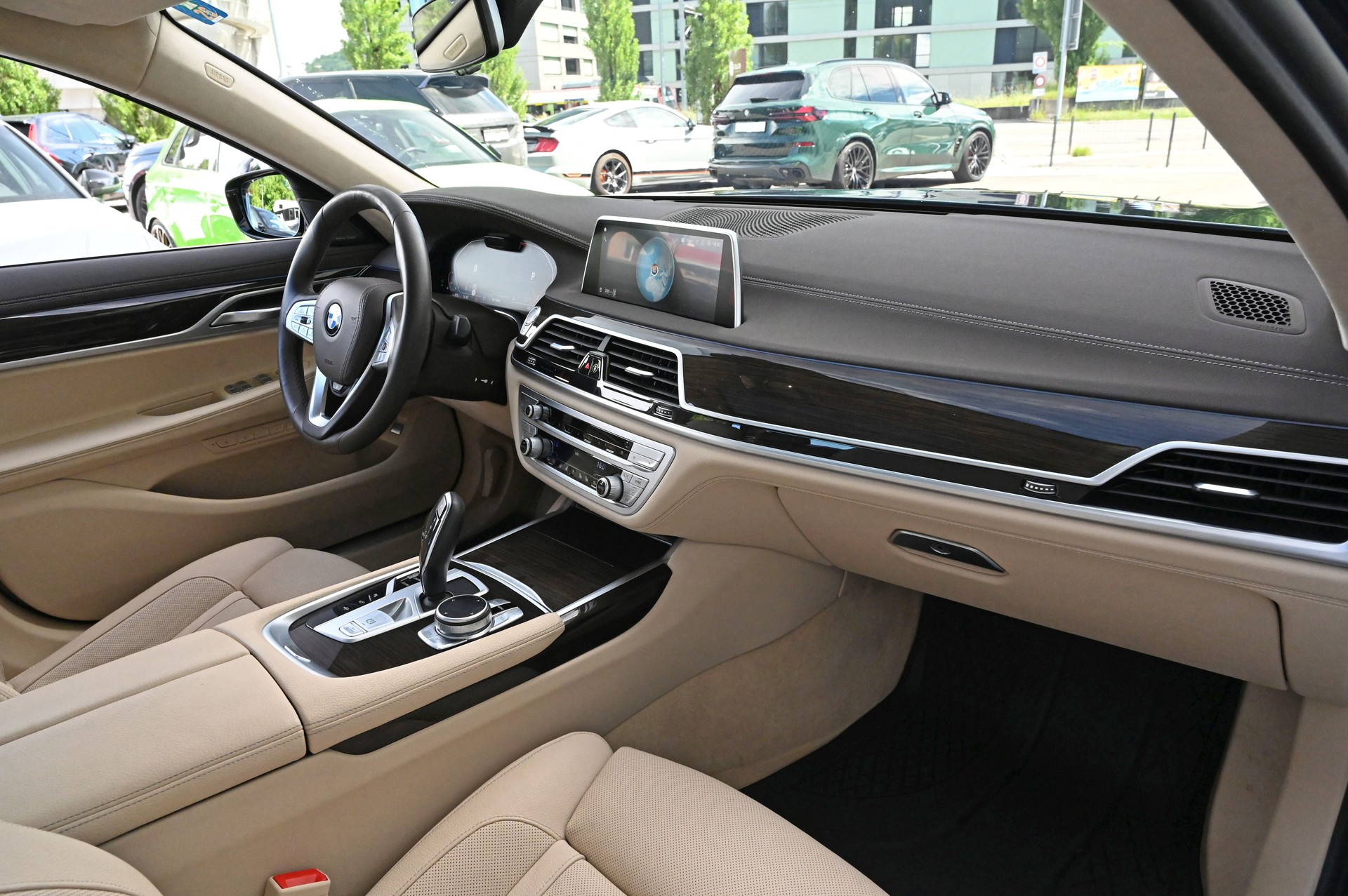 BMW 750i xDrive Steptronic-image-24