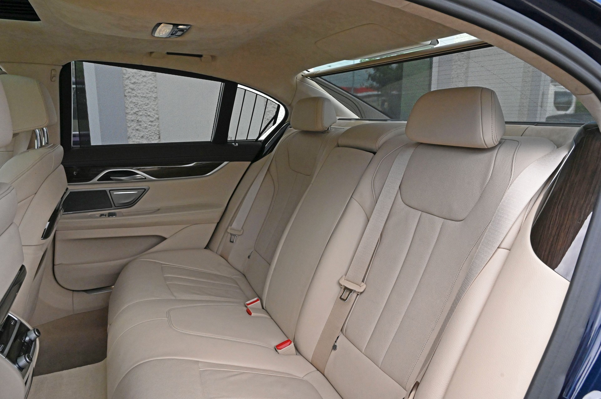 BMW 750i xDrive Steptronic-image-19