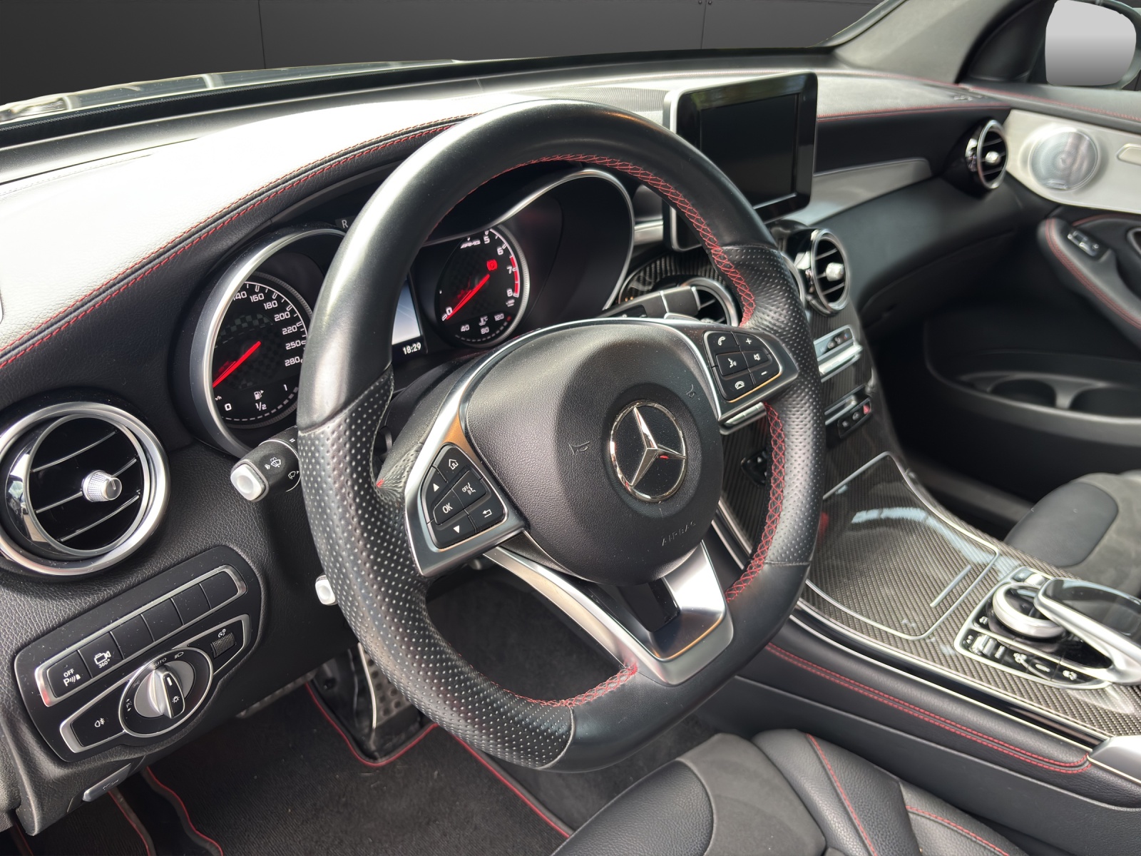 MERCEDES-BENZ GLC 43 AMG 4Matic 9G-Tronic-showroom-element-3