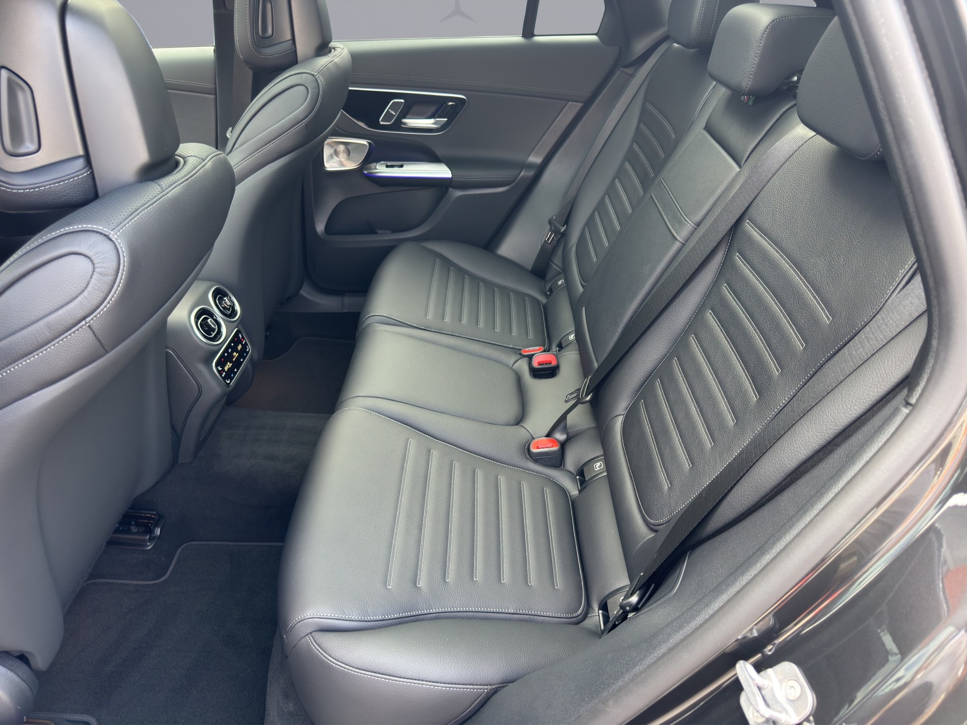 MERCEDES-BENZ GLC-Klasse X254 GLC 400 e EQ Star AMG Line 4matic-image-10