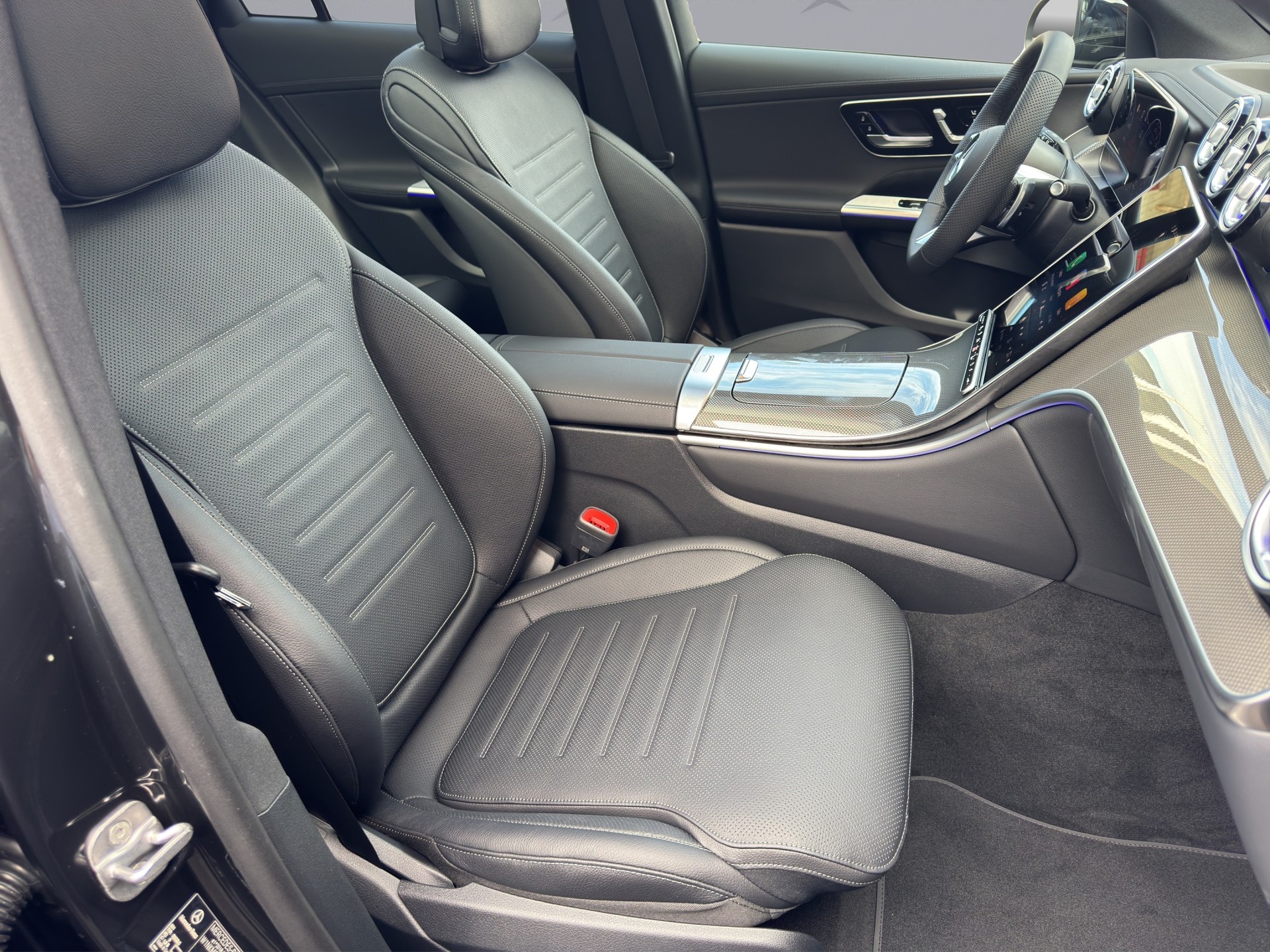 MERCEDES-BENZ GLC-Klasse X254 GLC 400 e EQ Star AMG Line 4matic-image-16