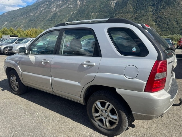 KIA Sportage 2.0 CRDi Active-image-10