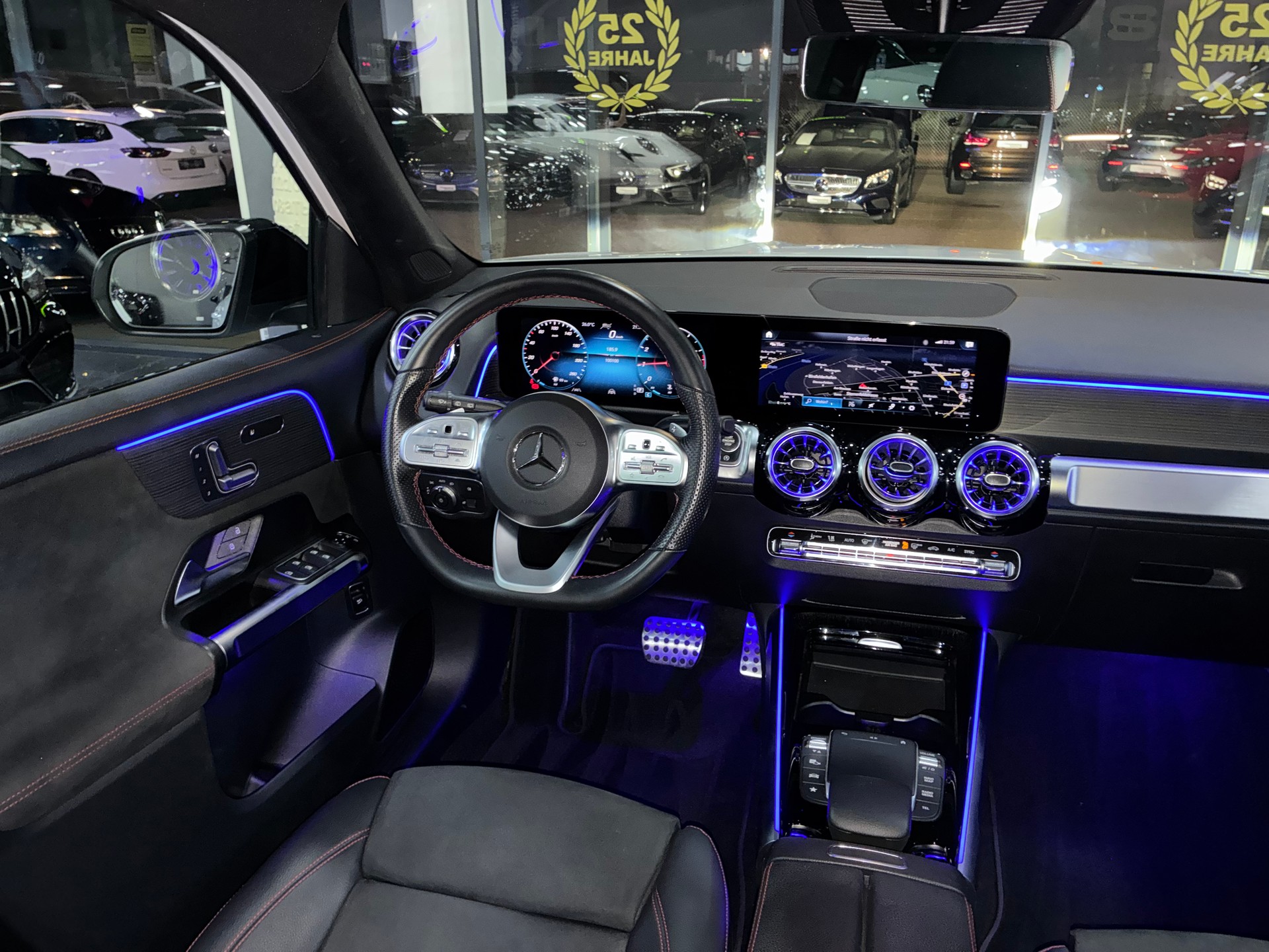 MERCEDES-BENZ GLB 200 4Matic AMG Line 8G-Tronic-image-9