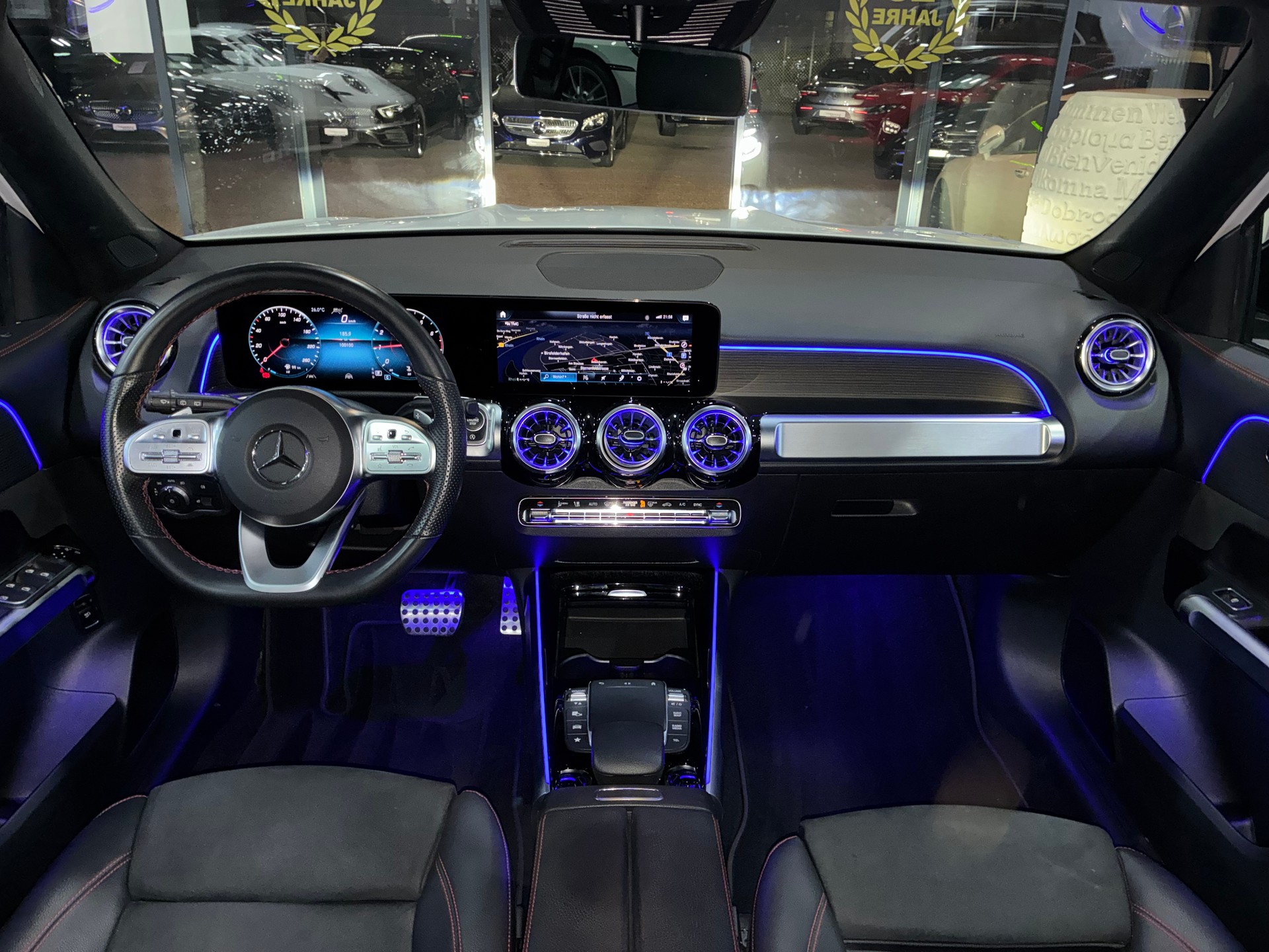 MERCEDES-BENZ GLB 200 4Matic AMG Line 8G-Tronic-image-8