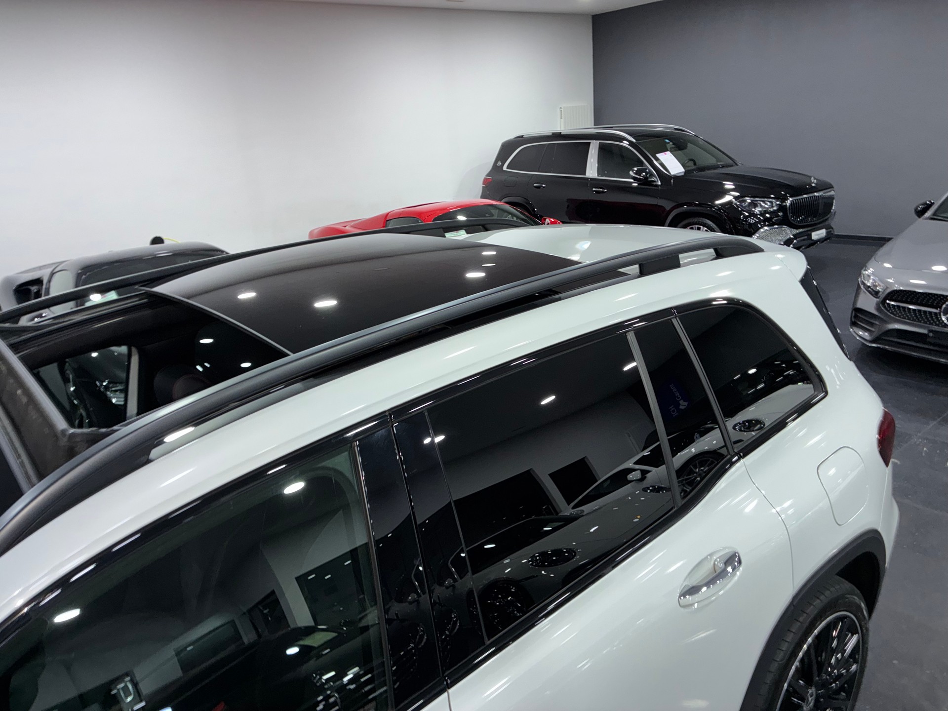 MERCEDES-BENZ GLB 200 4Matic AMG Line 8G-Tronic-image-7
