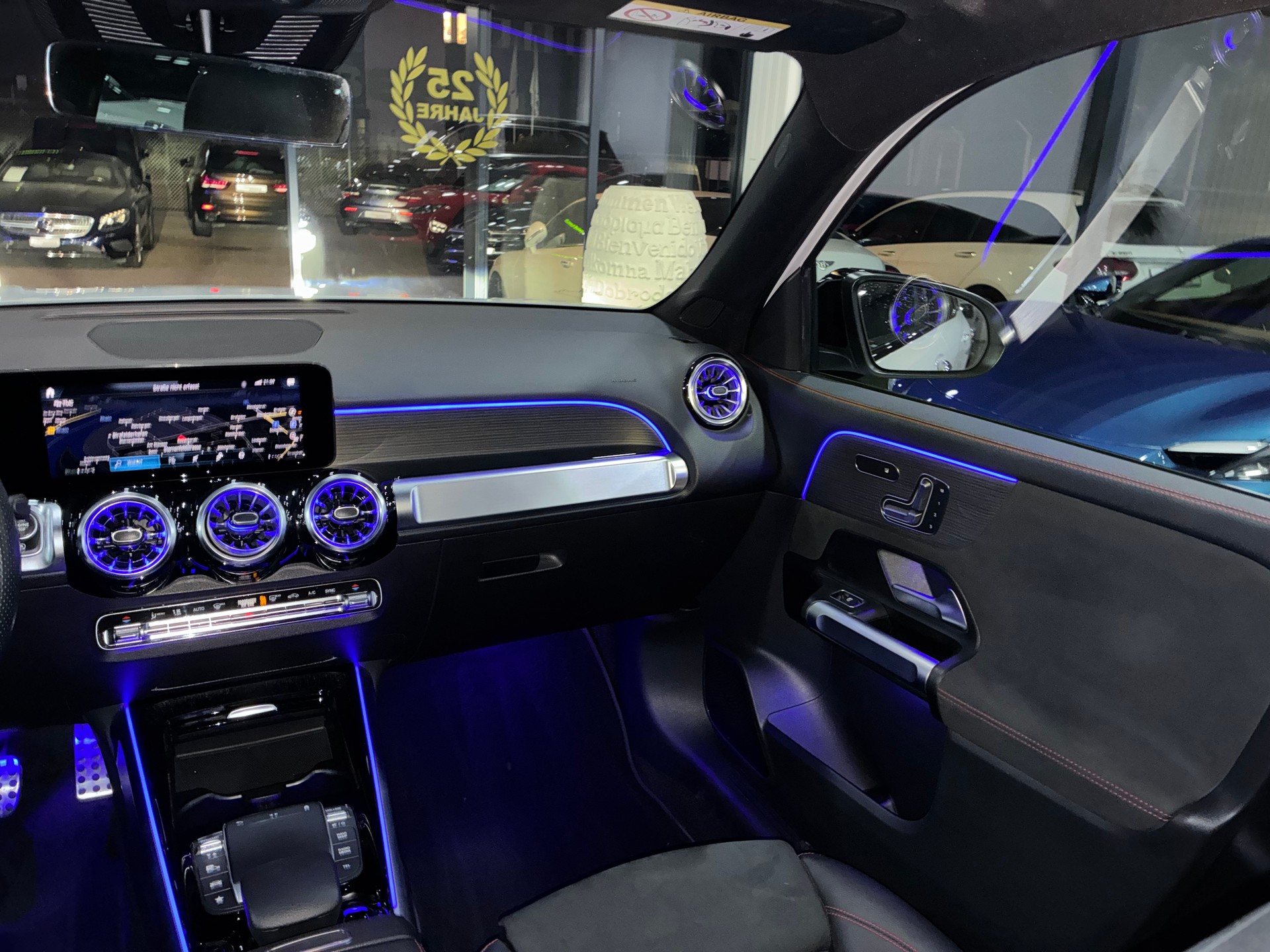 MERCEDES-BENZ GLB 200 4Matic AMG Line 8G-Tronic-image-10