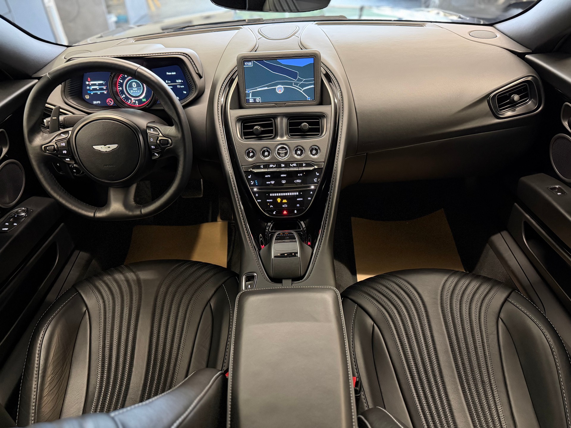 ASTON MARTIN DB11 V12 Touchtronic 3 AMR-image-17