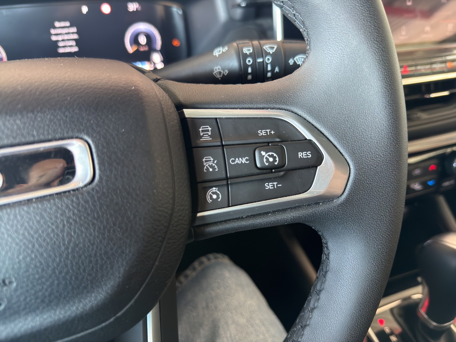 JEEP Compass 1.5 Turbo Summit MHEV-image-41