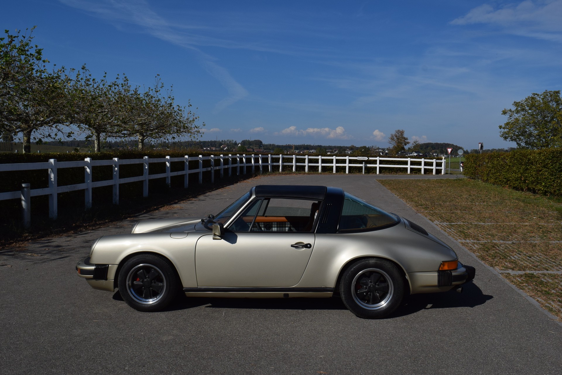 PORSCHE targa-image-1
