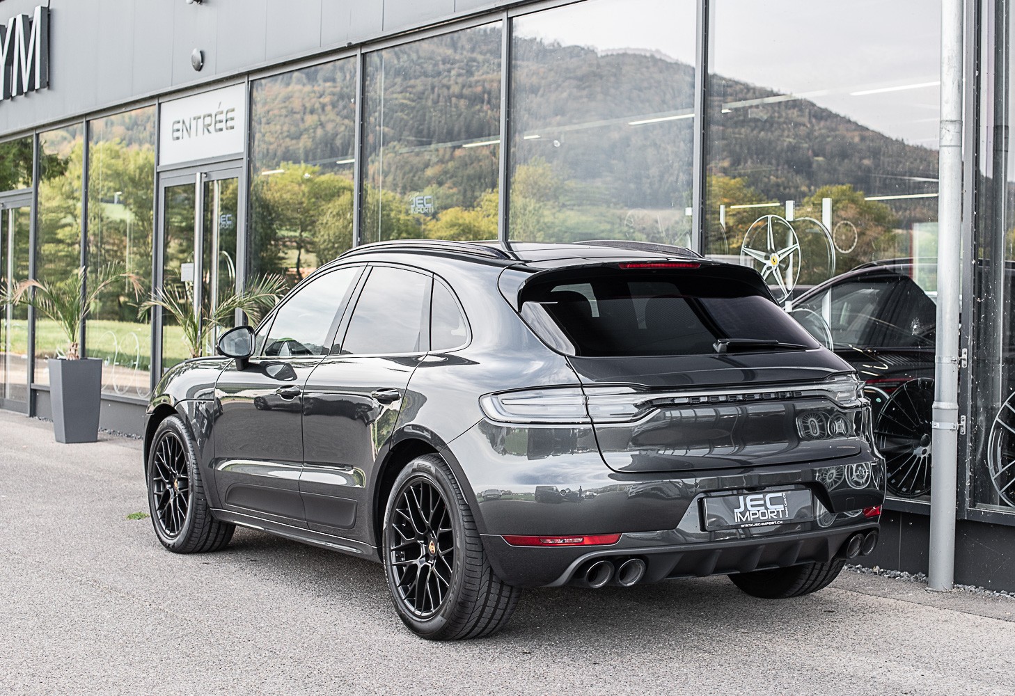 PORSCHE Macan GTS-showroom-element-3