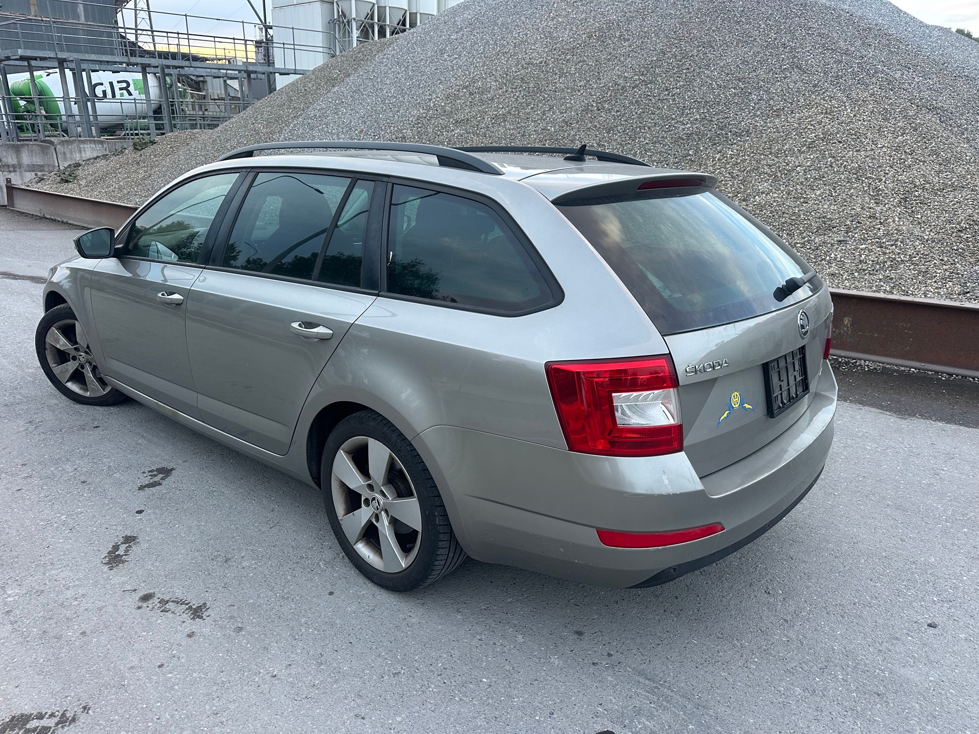 SKODA Octavia Combi 1.6 TDI Elegance 4x4-showroom-element-1