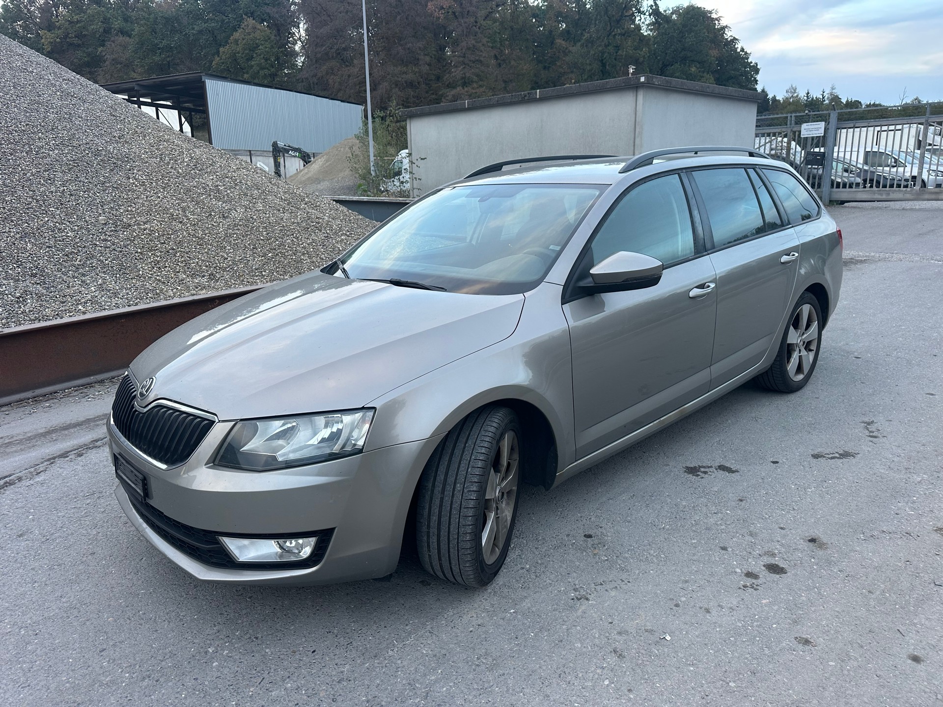 SKODA Octavia Combi 1.6 TDI Elegance 4x4-showroom-element-3