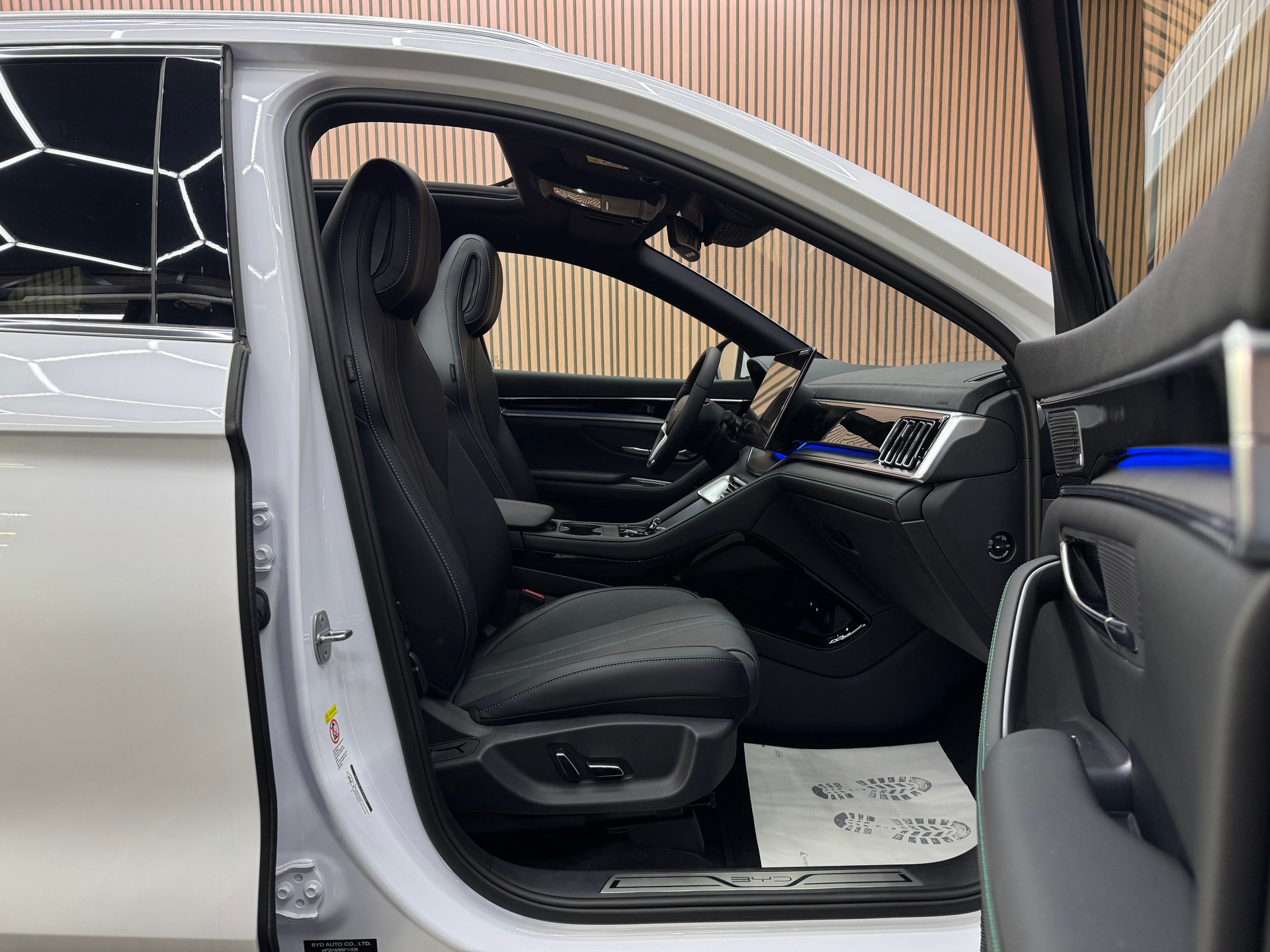BYD Seal U DM-i Design AWD 4x4 *ab CHF 329.-/ Monat*-image-15