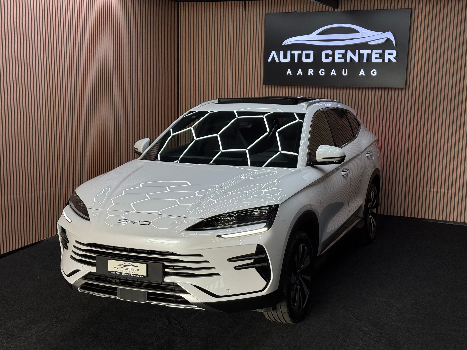 BYD Seal U DM-i Design AWD 4x4 *ab CHF 329.-/ Monat*-showroom-element-2