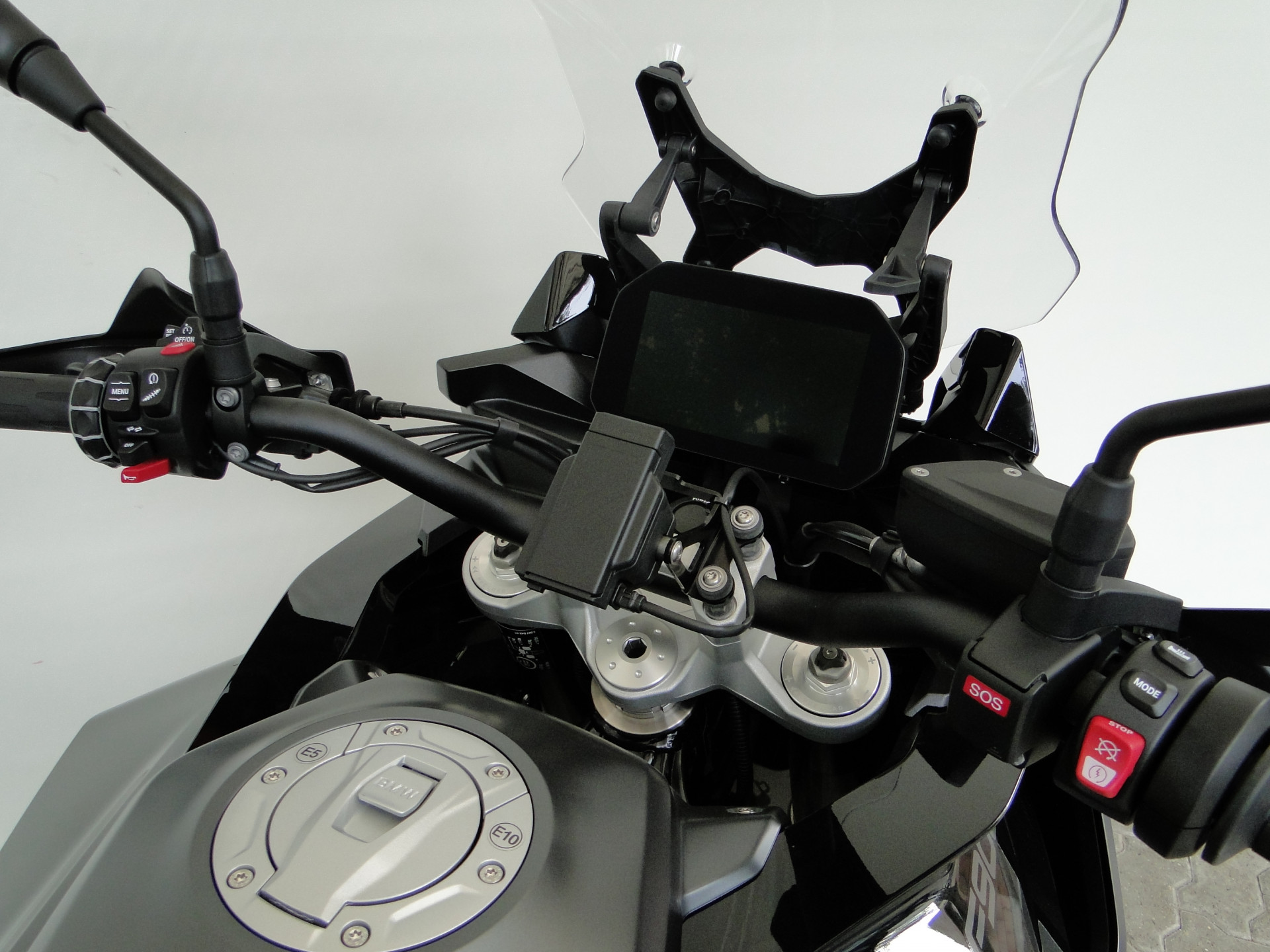 BMW F 900 XR A2 Triple Black-image-7