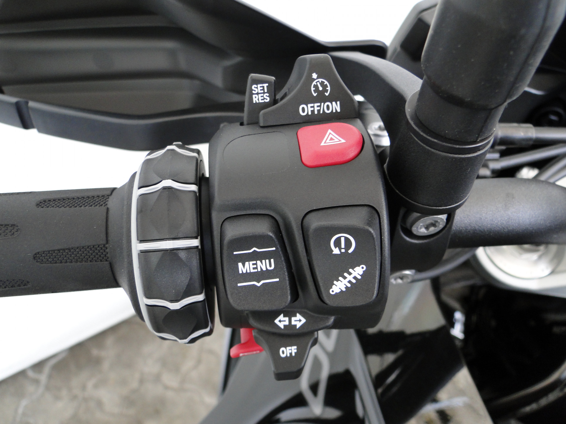 BMW F 900 XR A2 Triple Black-image-9