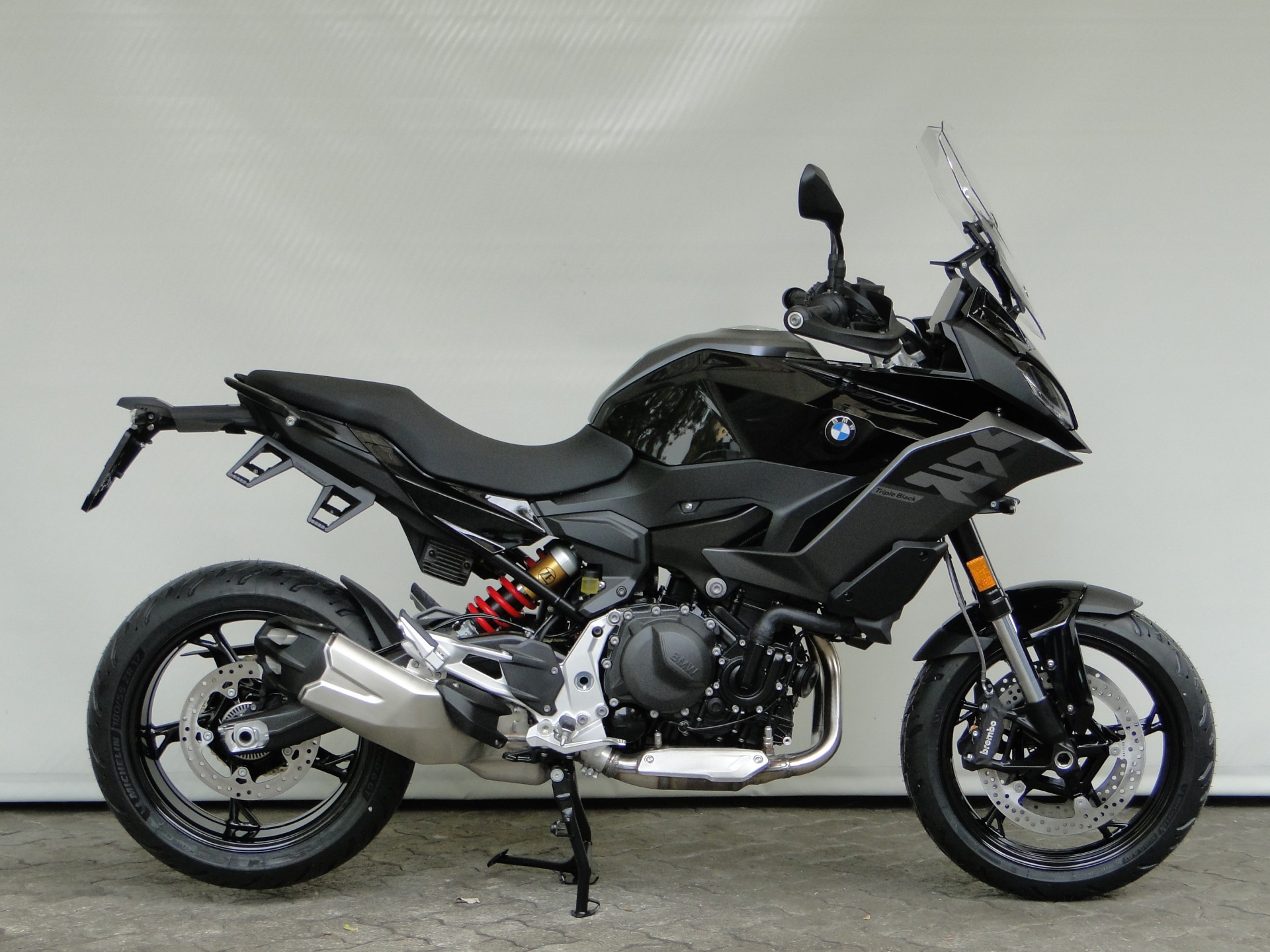 BMW F 900 XR A2 Triple Black-image-1