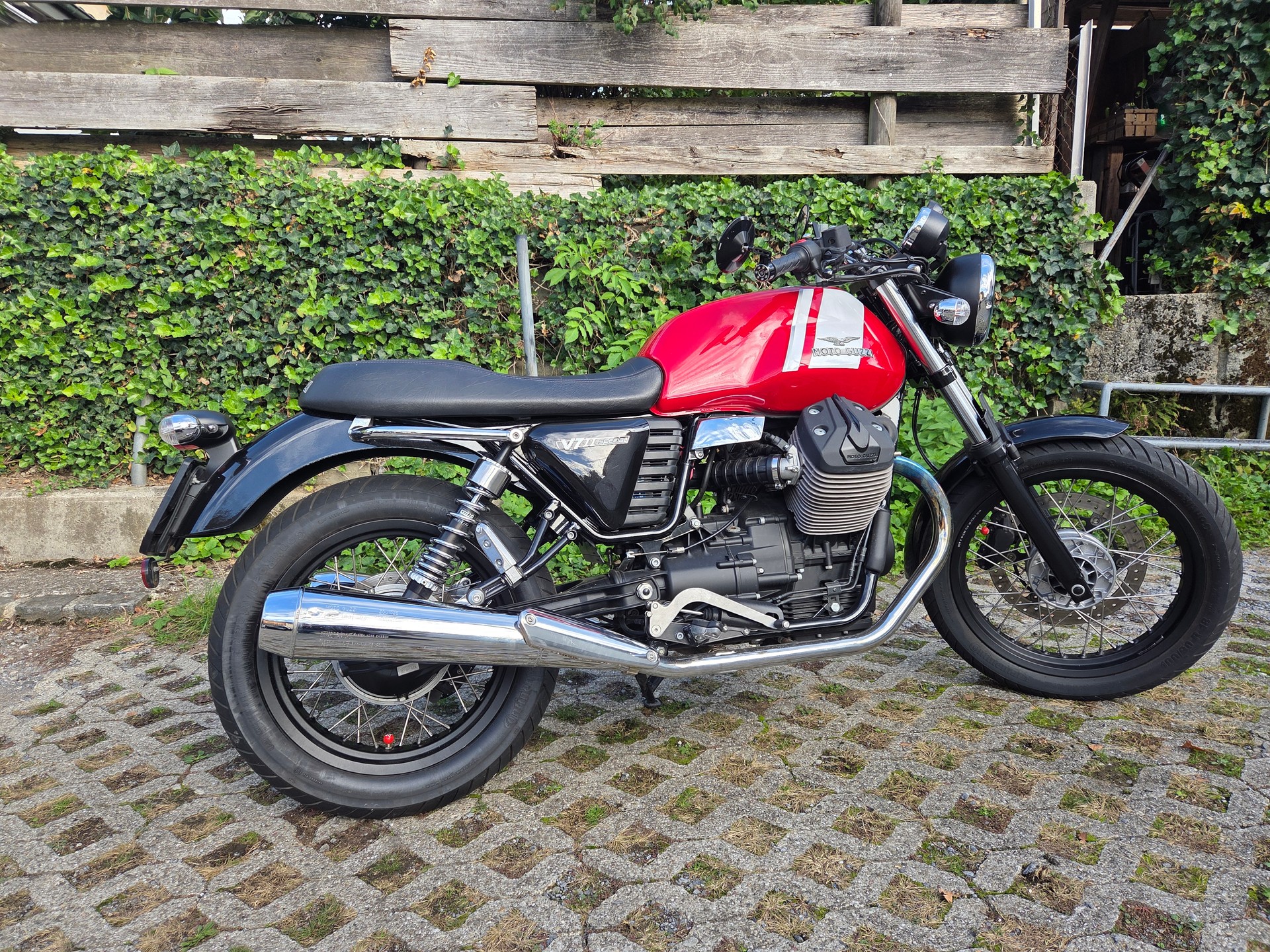 MOTO GUZZI V7 II Special 750 ABS-showroom-element-3