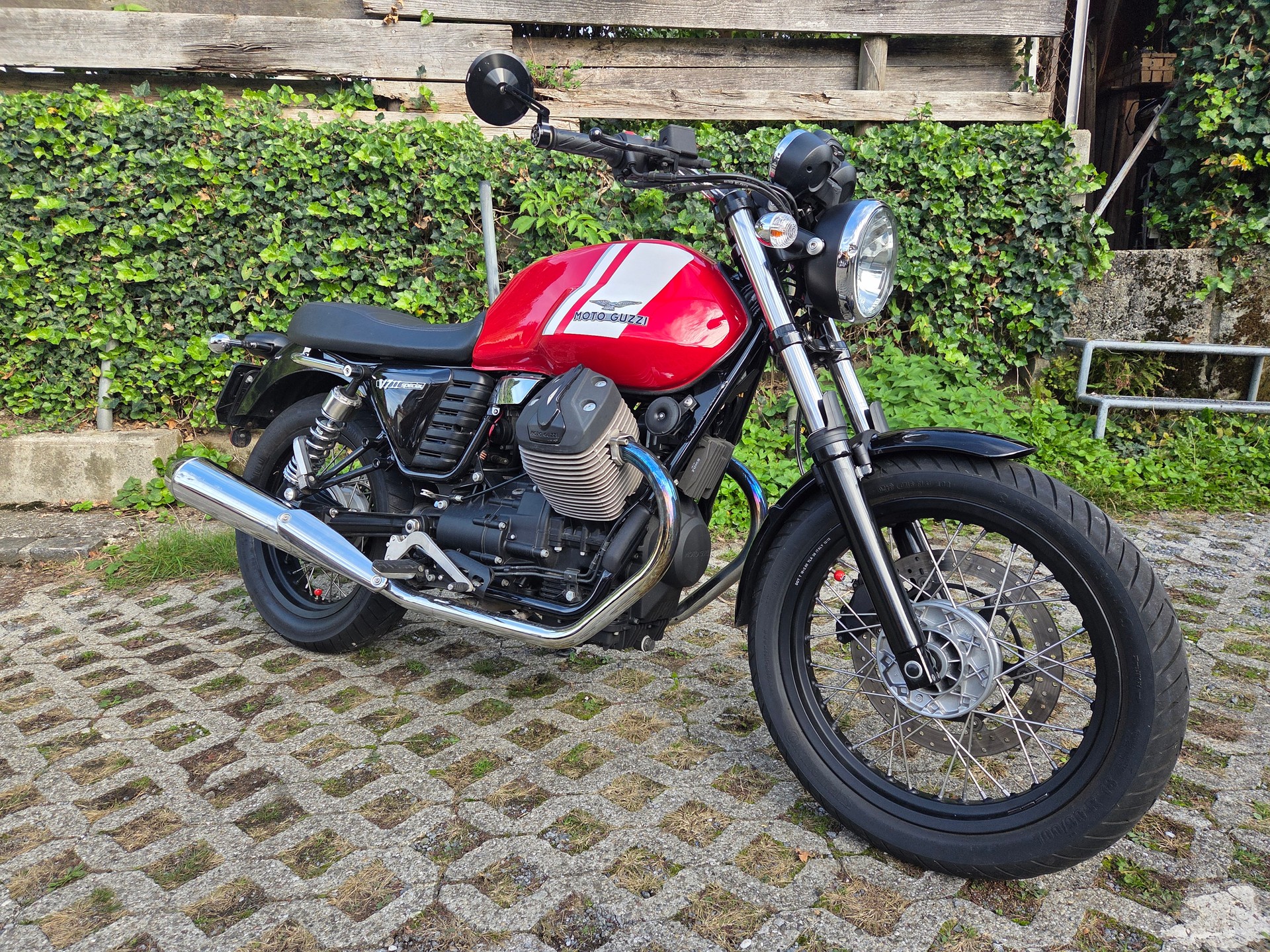 MOTO GUZZI V7 II Special 750 ABS-showroom-element-2