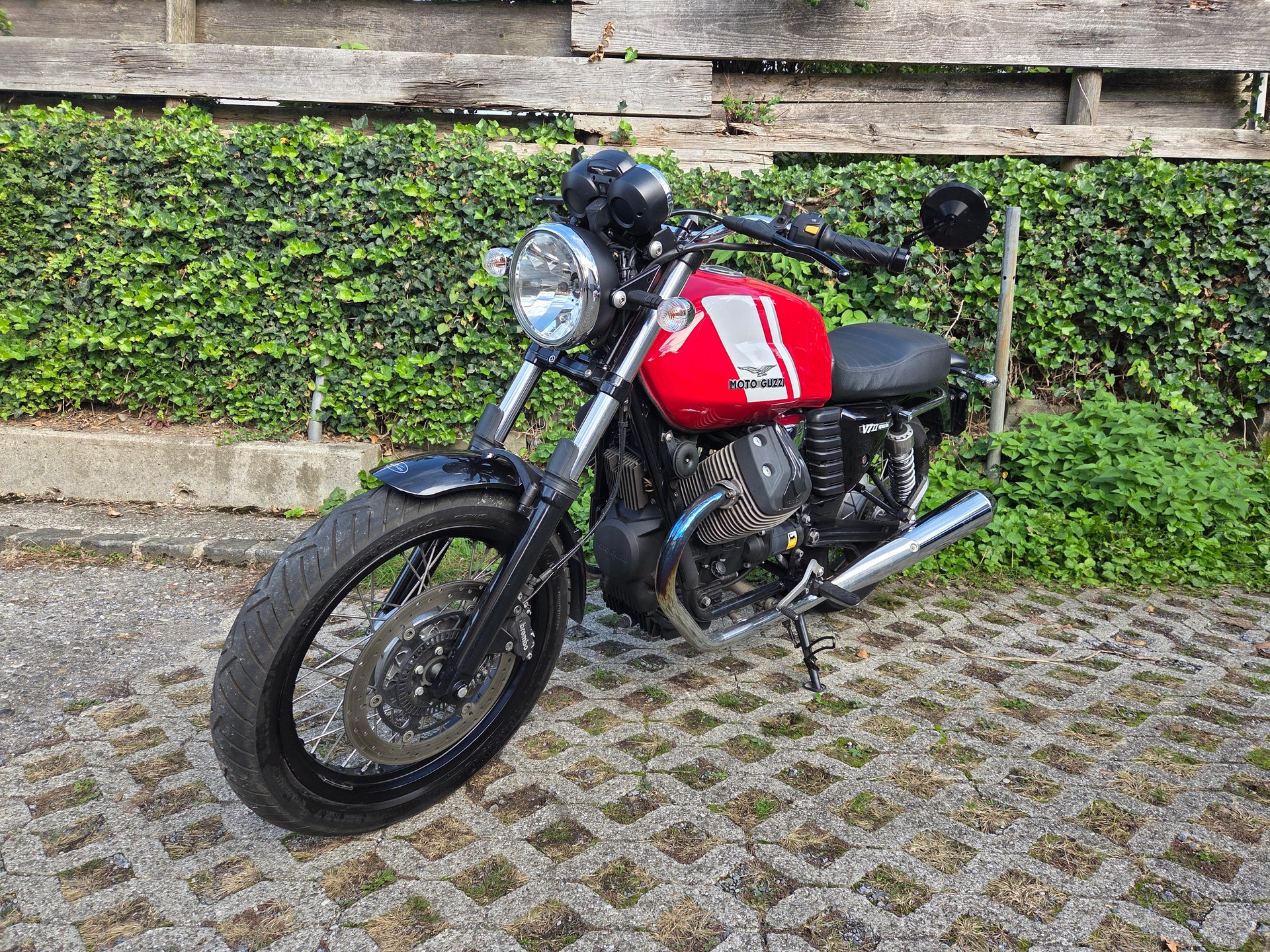 MOTO GUZZI V7 II Special 750 ABS-showroom-element-1